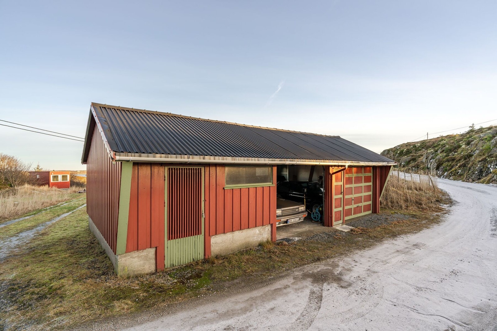 Garasjen ble modernisert i 1994 og er på ca. 50 m² Galleribilde