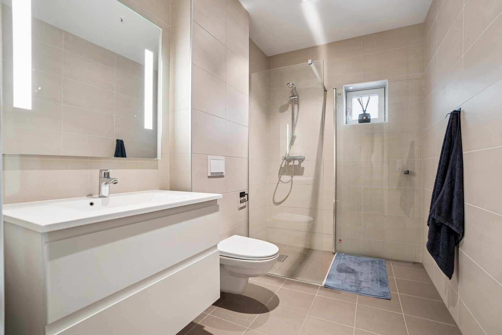 Flislagt baderom med gulvvarme. Galleribilde