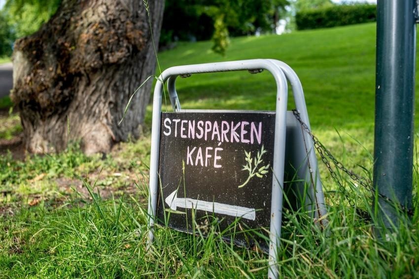 Stensparken kafe. Her kan du også bare nyte de flotte parkanleggene. Galleribilde