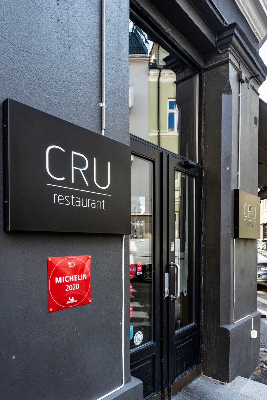 CRU restaurant kun et steinkast unna, veldig populært for sin gode mat og delikate lokaler. Galleribilde