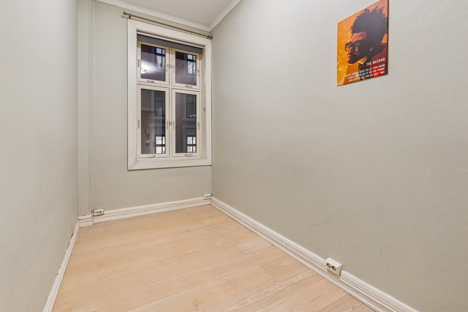 Soverom 2 er av god størrelse med plass til seng og garderobeløsninger. Galleribilde