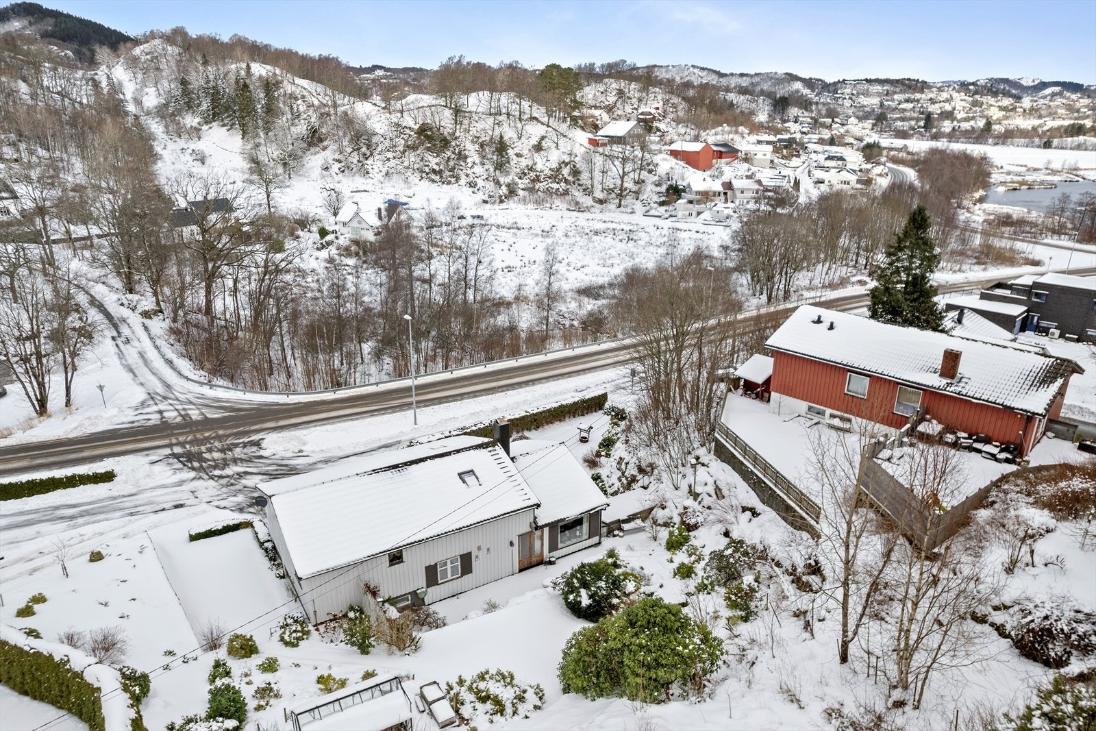 Kort vei til populære Sogndalstrand som er et av de best besøkte reisemål i Rogaland Galleribilde