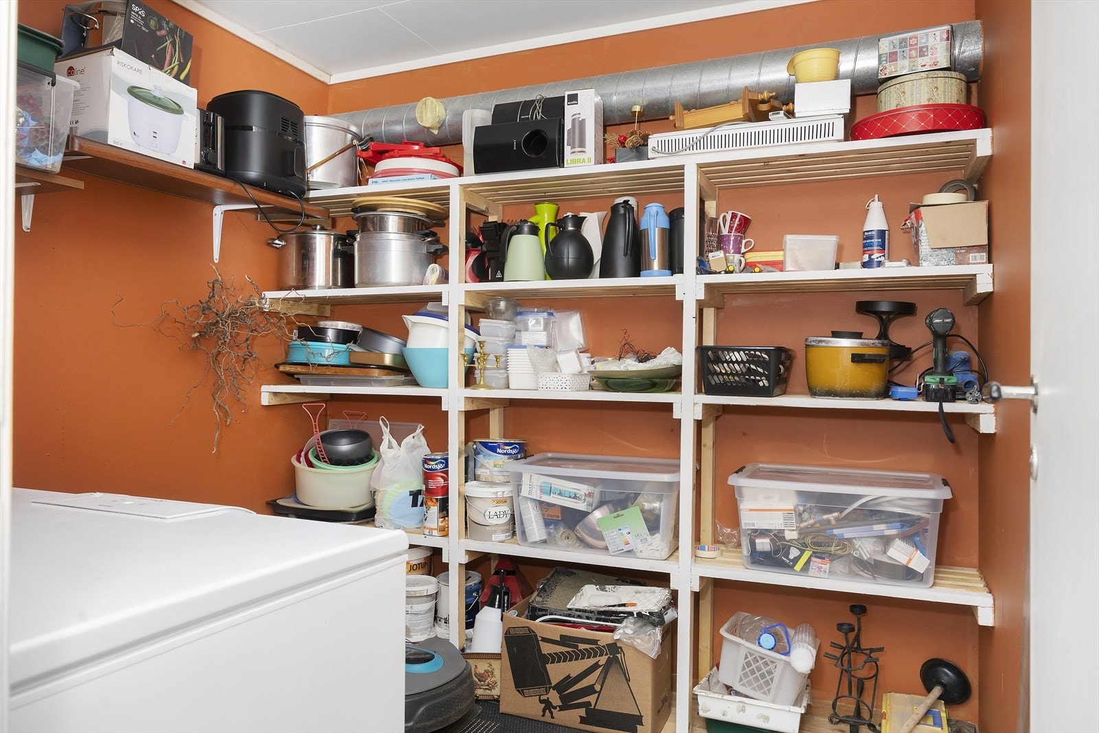 I boden er det god oppbevaringsplass Galleribilde