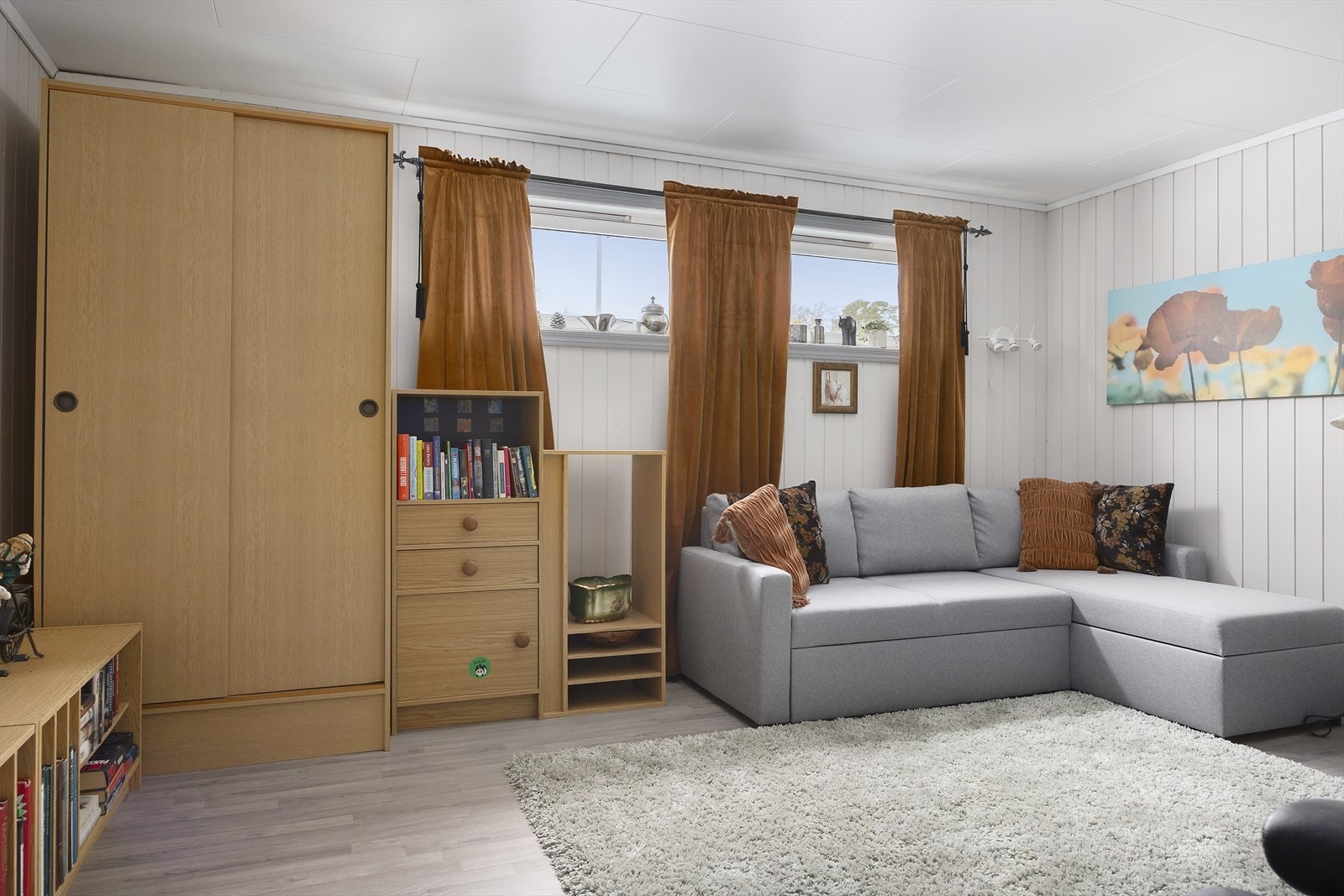 Kjellerstuen er romslig med god tilgang på dagslys Galleribilde