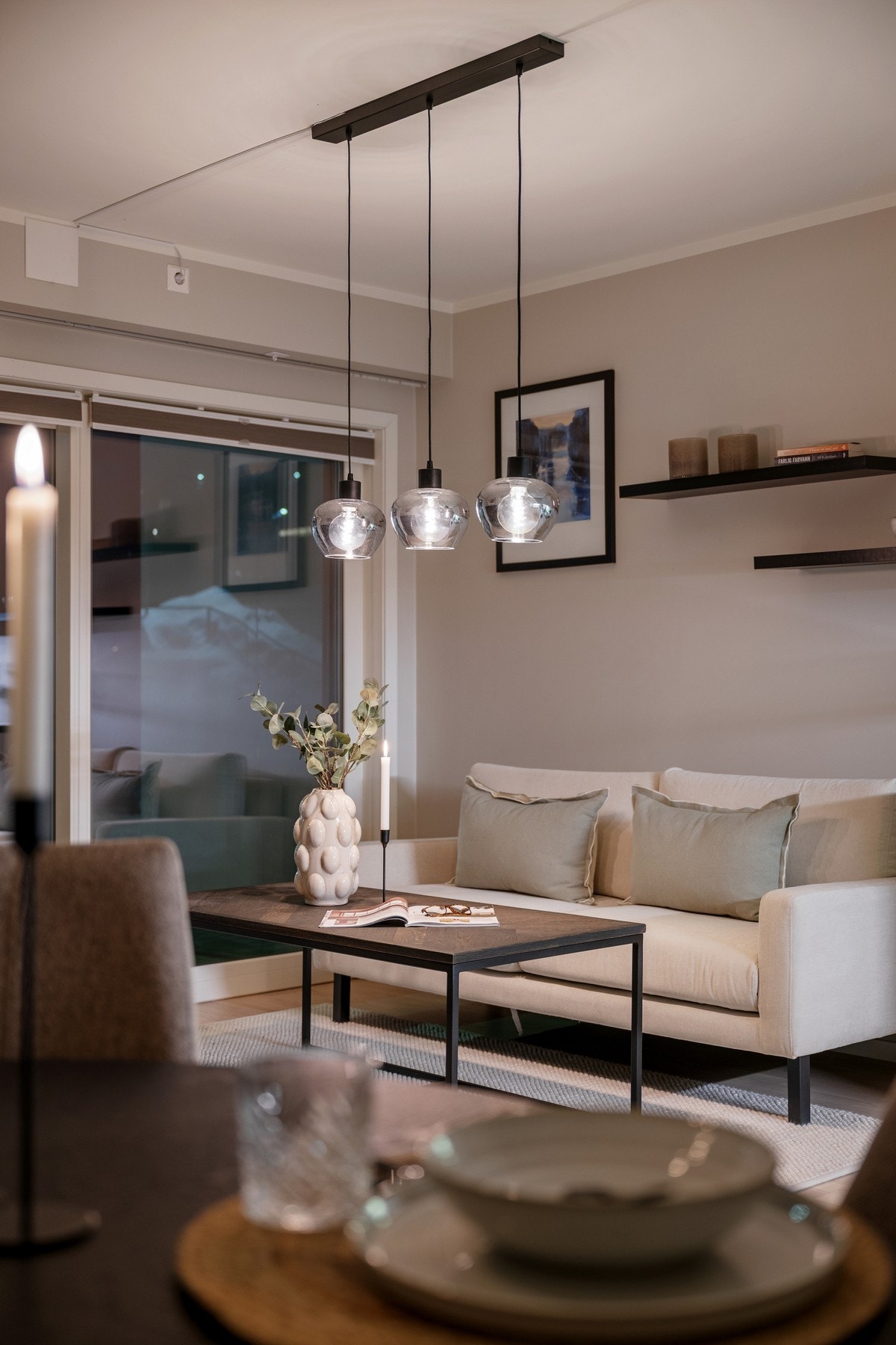 Vi snur oss rundt og ser mot stuen. Galleribilde