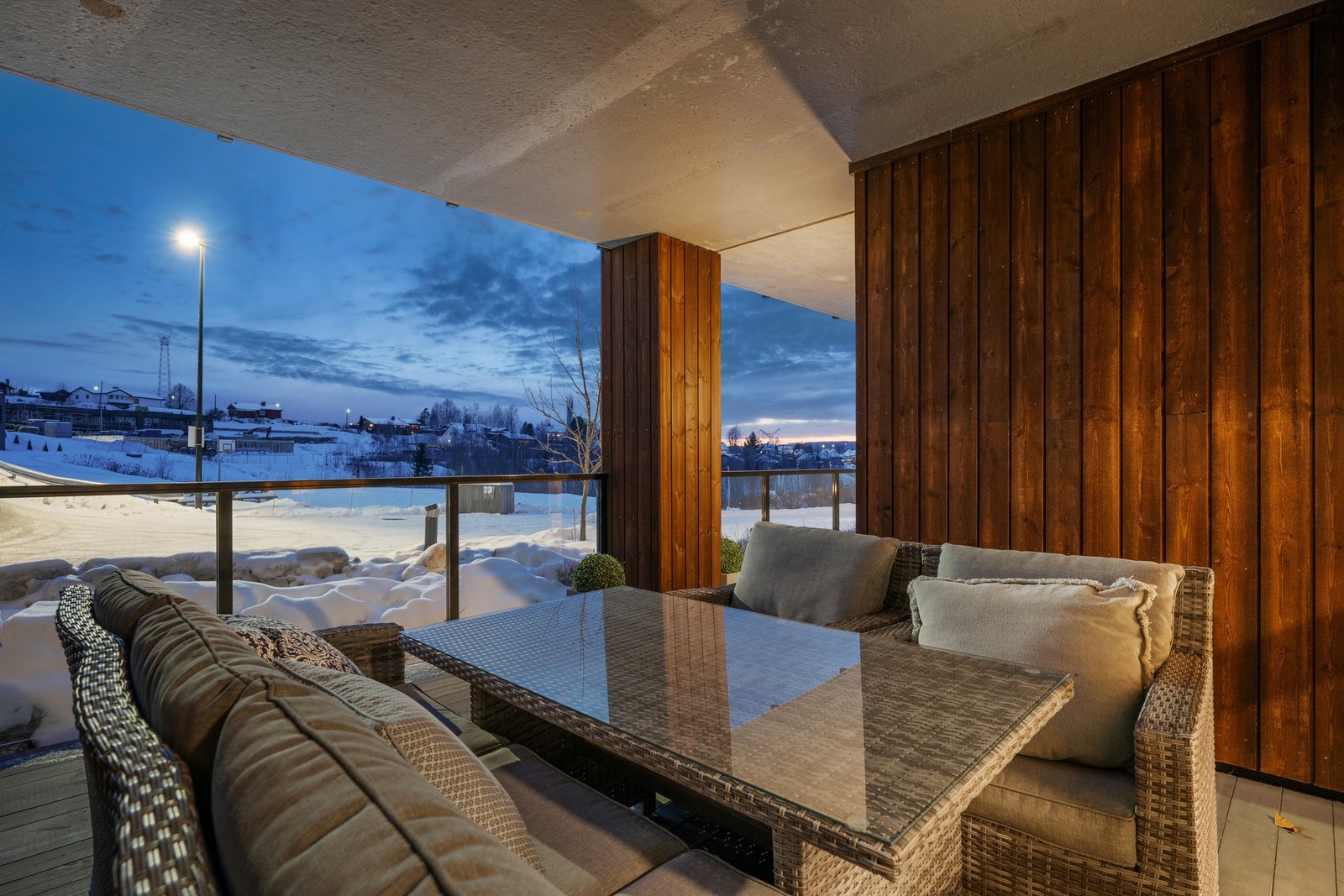 Fin plass til utvendig møblement. Galleribilde