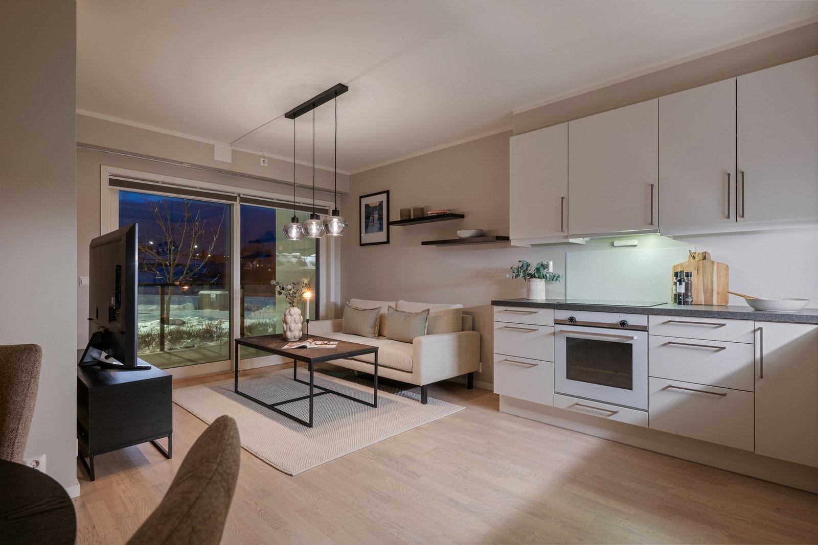 Leiligheten ligger i Tanberglia - et nyere boligfelt i utkanten av Hønefoss sentrum. Galleribilde