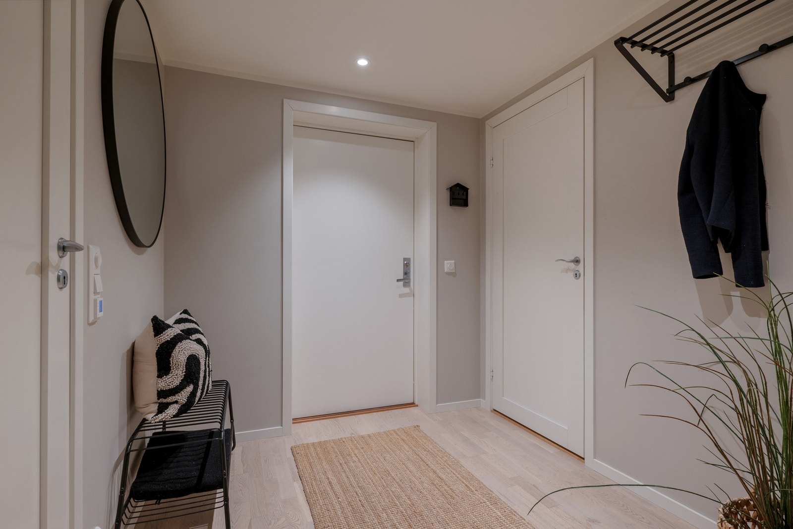 Velkommen inn - en lys og innbydende entré. Galleribilde