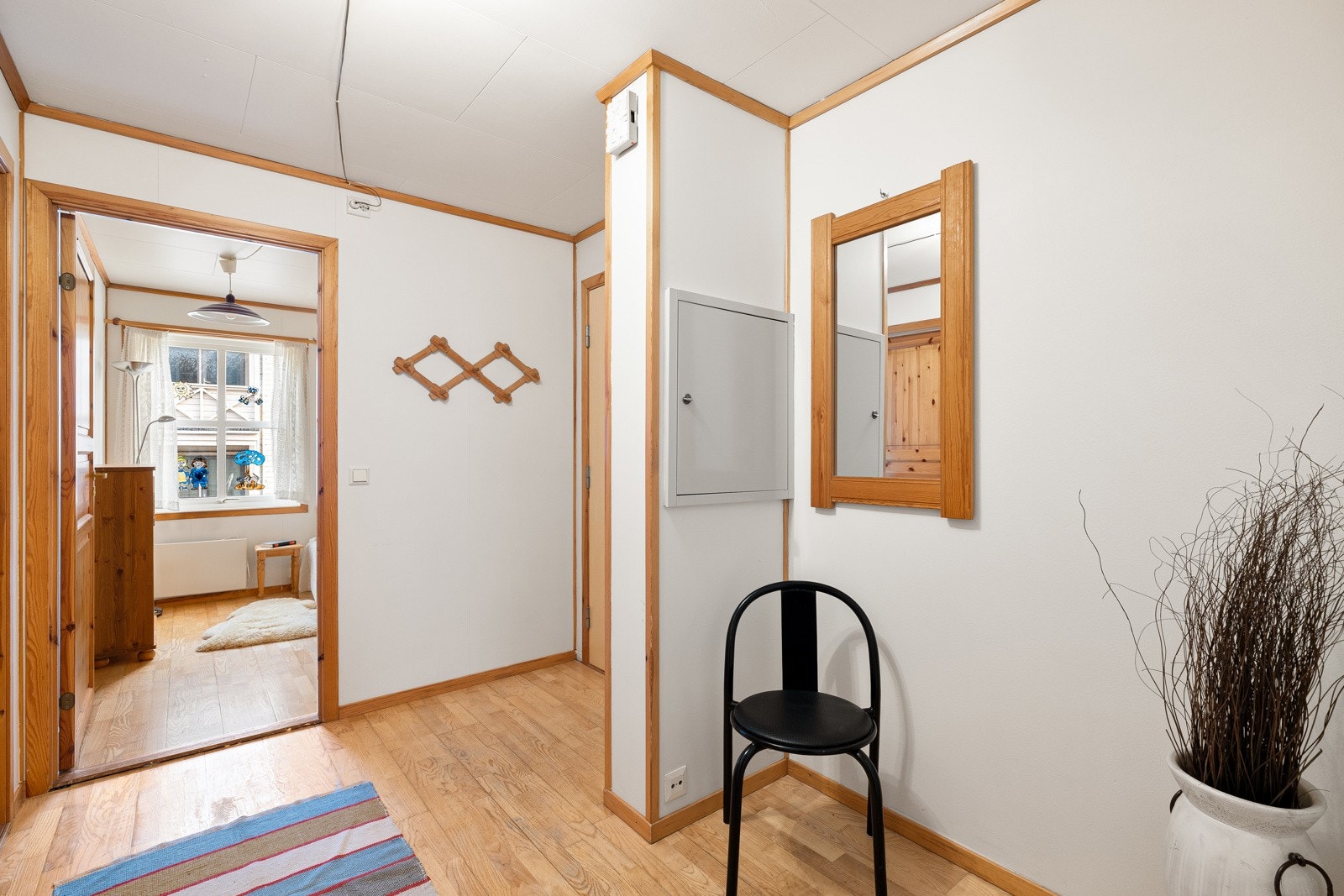 Lys og romslig entré. Galleribilde