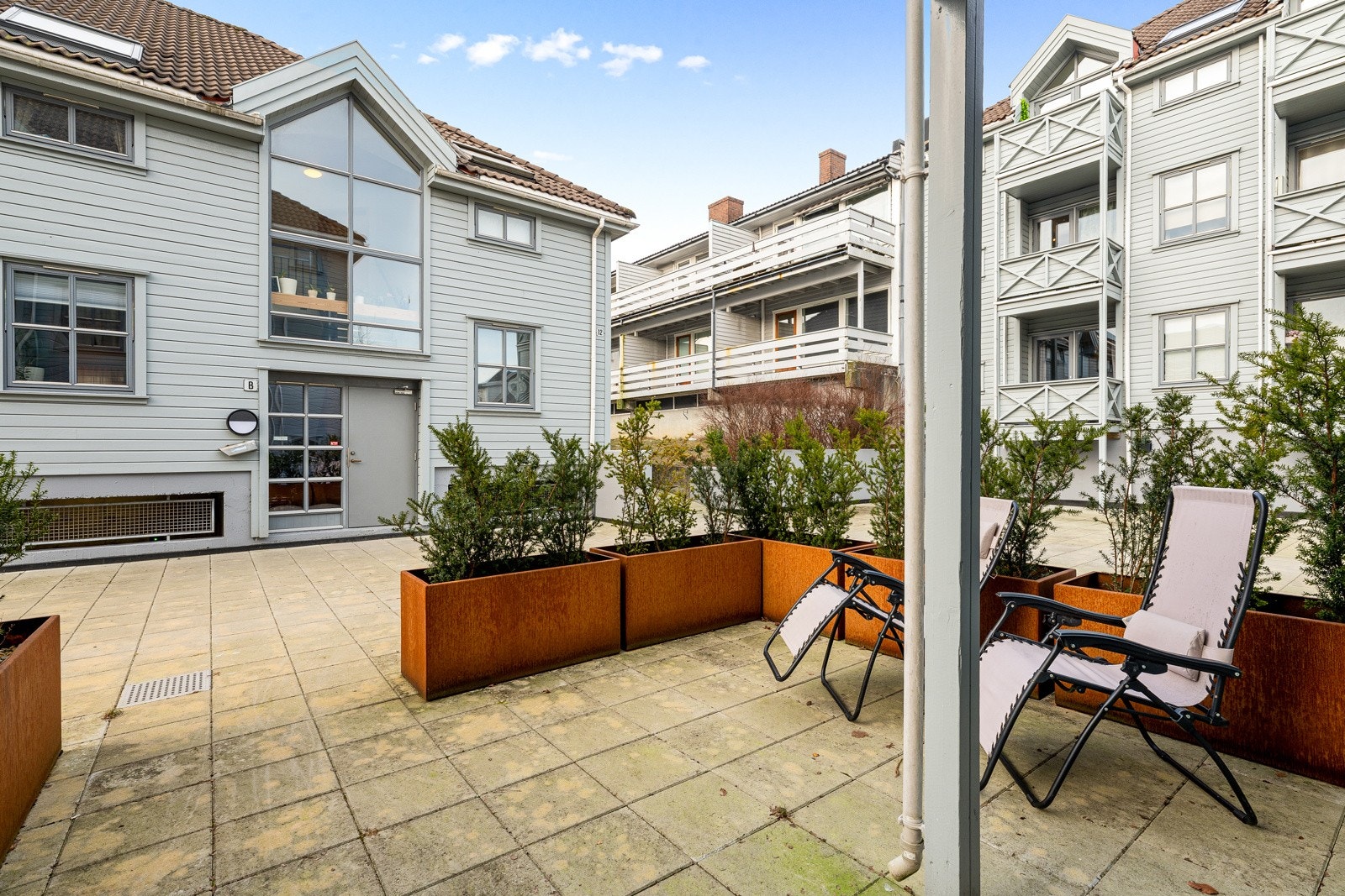 Fra stuen har du utgang til et koselig uteområde. Galleribilde