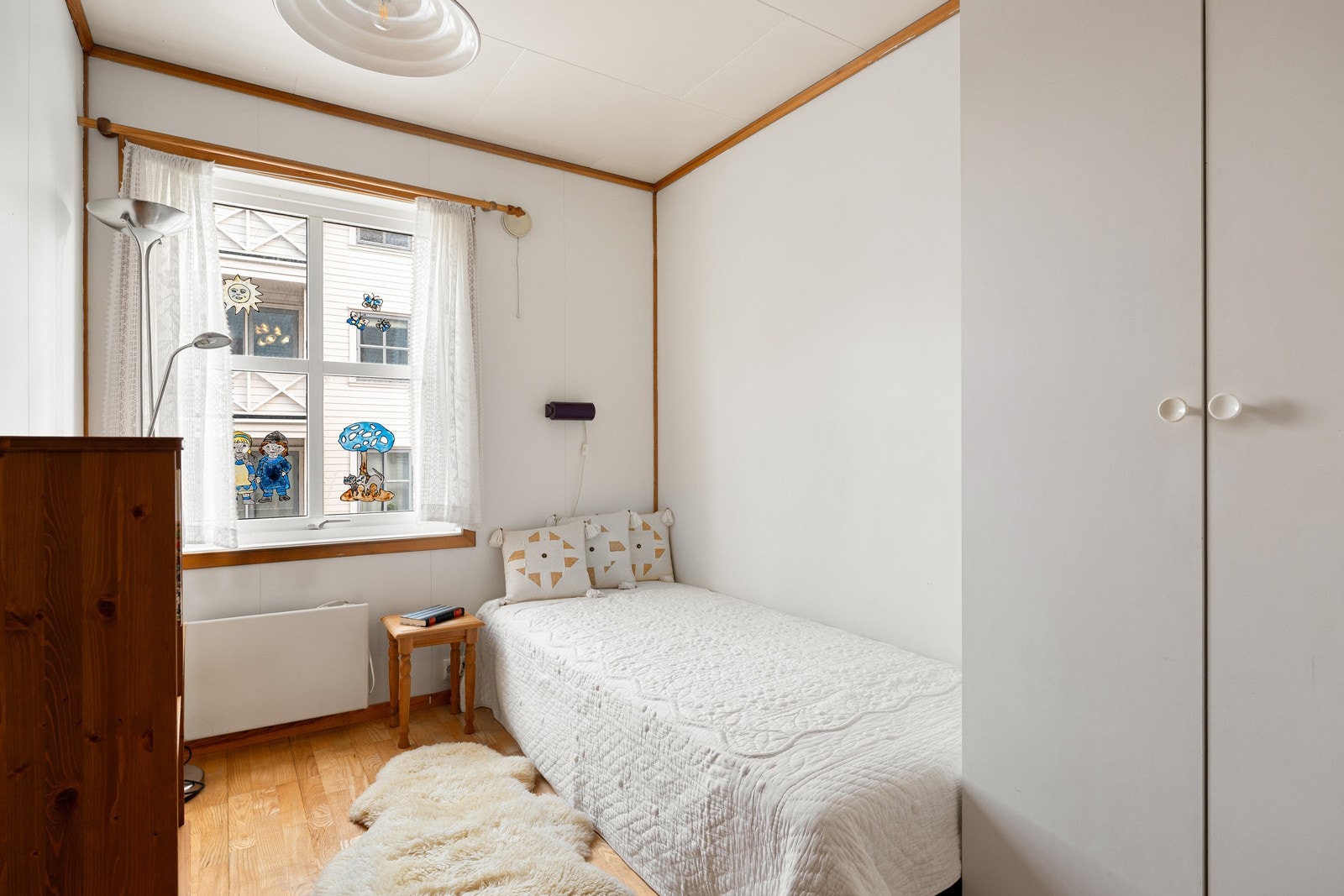 Det andre soverommet egner seg godt som barnerom, gjesterom eller hjemmekontor. Galleribilde