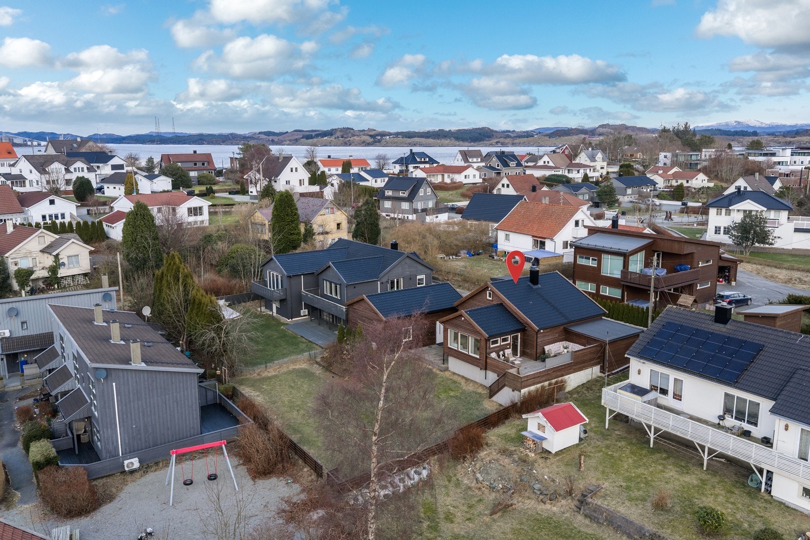 Attraktiv beliggenhet i et veletablert nabolag, sentralt i Kopervik. Galleribilde