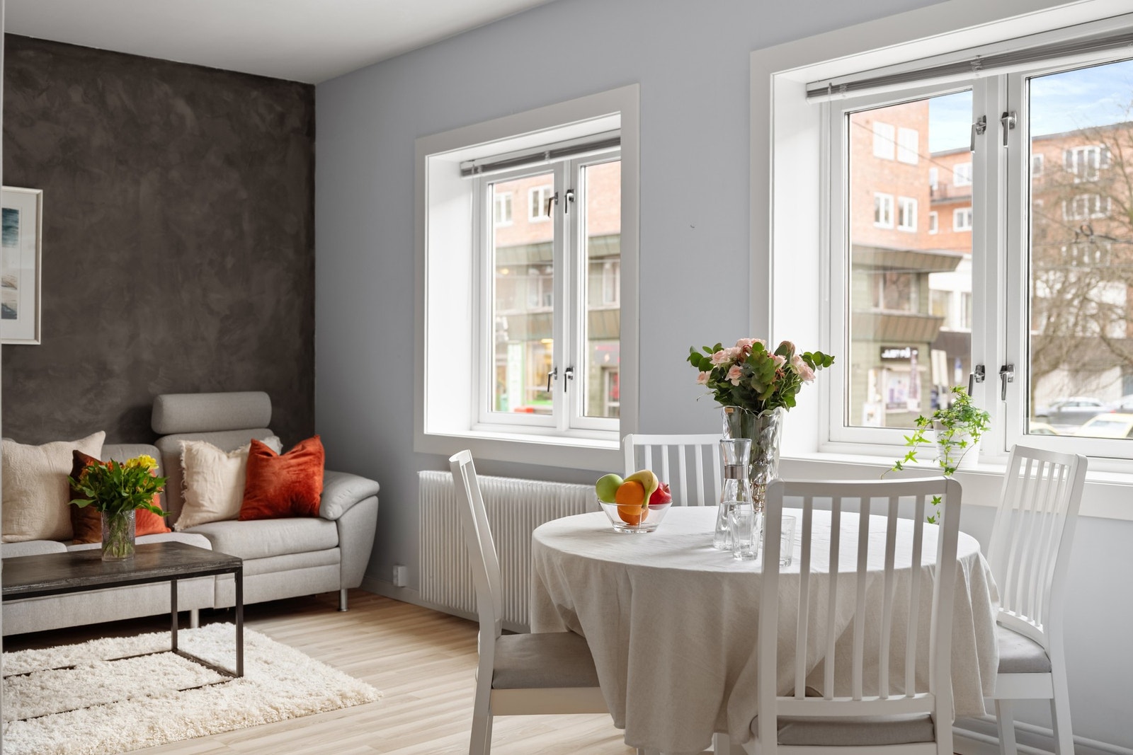 Felleskostnadene inkluderer både fyring, varmtvann og bredbånd, praktisk og forutsigbart i hverdagen. Galleribilde