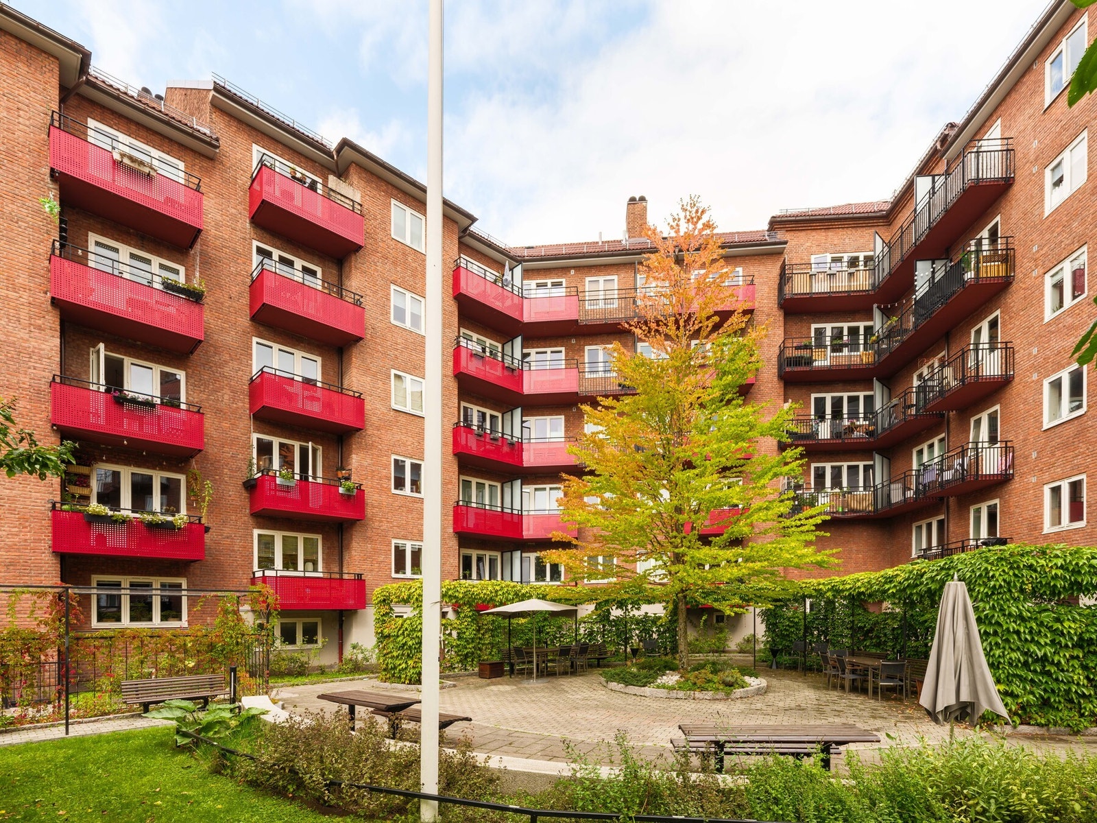 Borettslaget har en flott bakgård som kan benyttes av alle beboere. Galleribilde