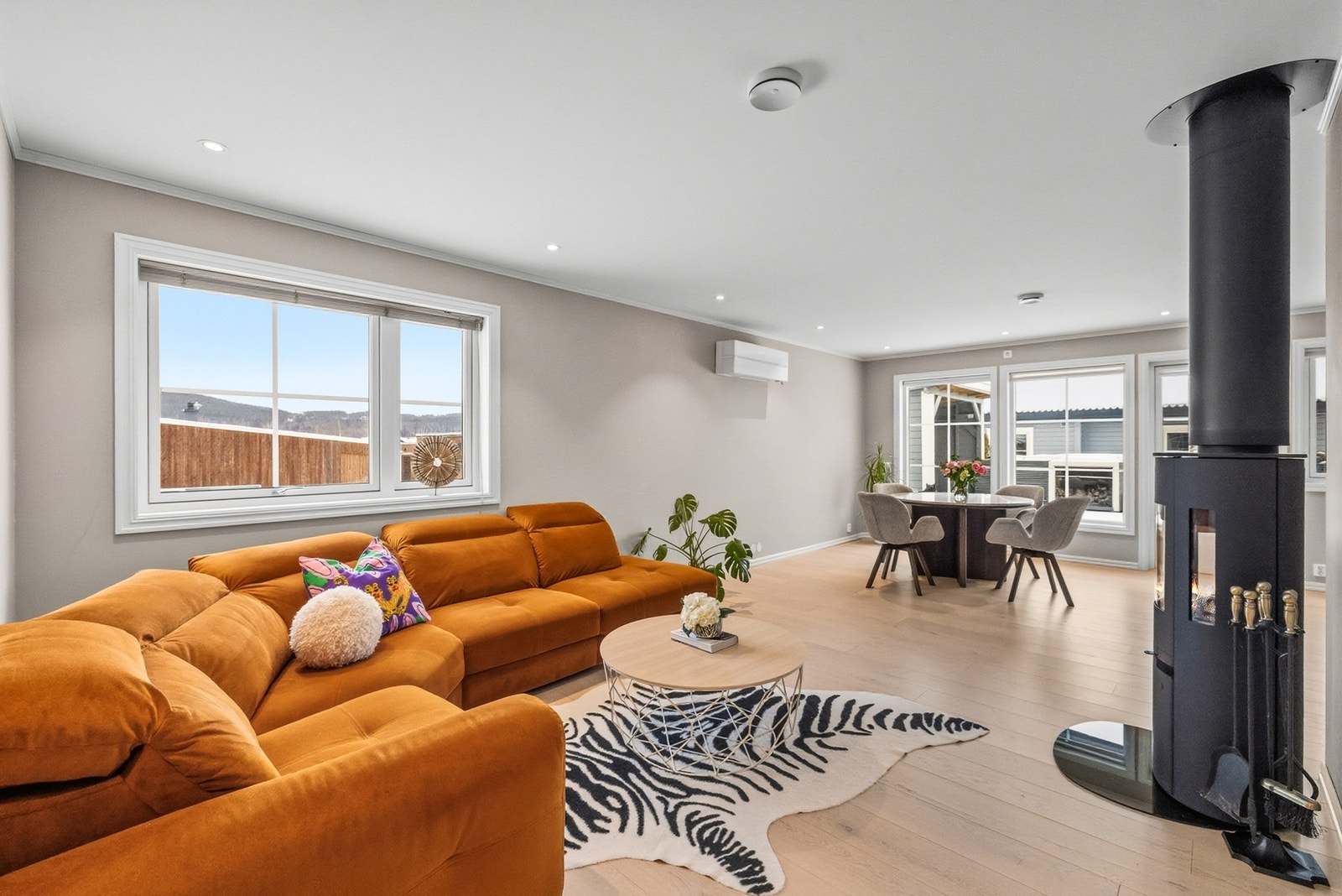 Stuen har en utforming som gir rikelig med møbleringsmuligheter. Galleribilde