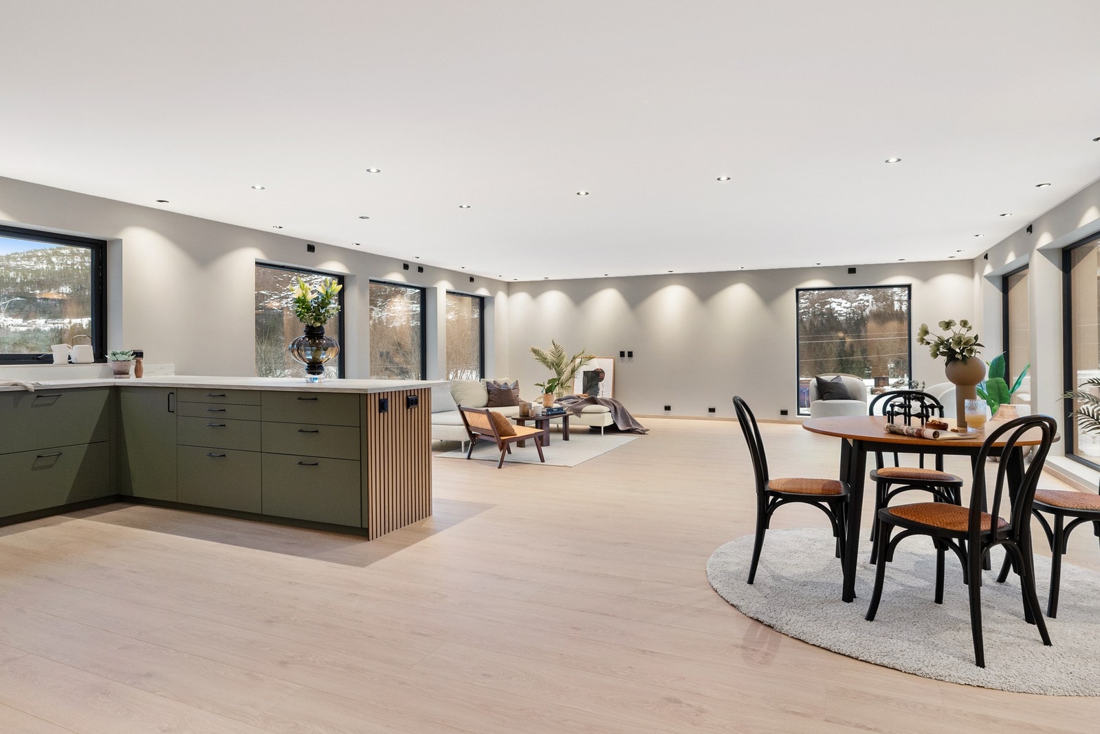 Spillumsstrandvegen 326 på presenteres for salg! Galleribilde