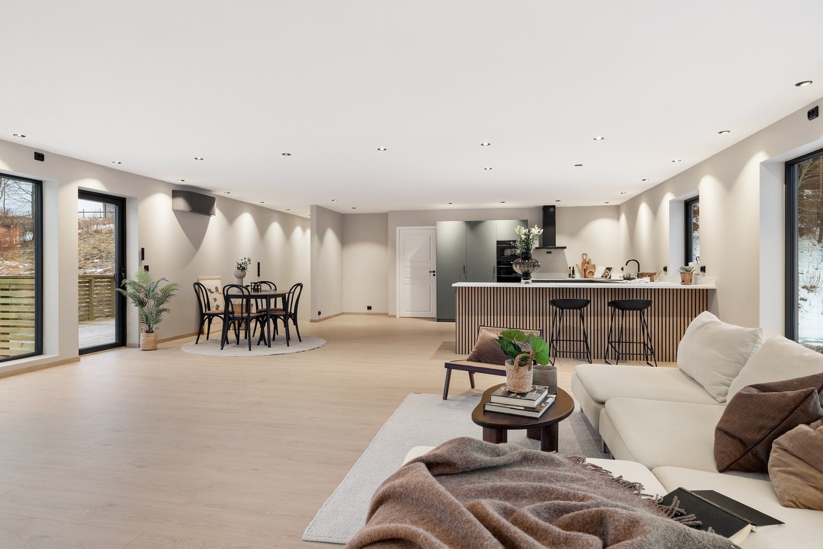 Boligen holder en tidsriktig og delikat standard med gjennomgående gode materialvalg Galleribilde