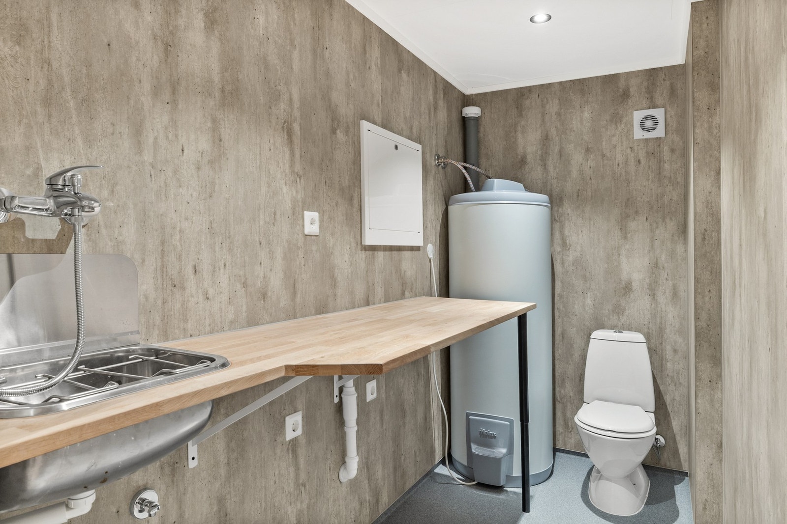 Praktisk vaskerom som også er utstyrt med toalett Galleribilde