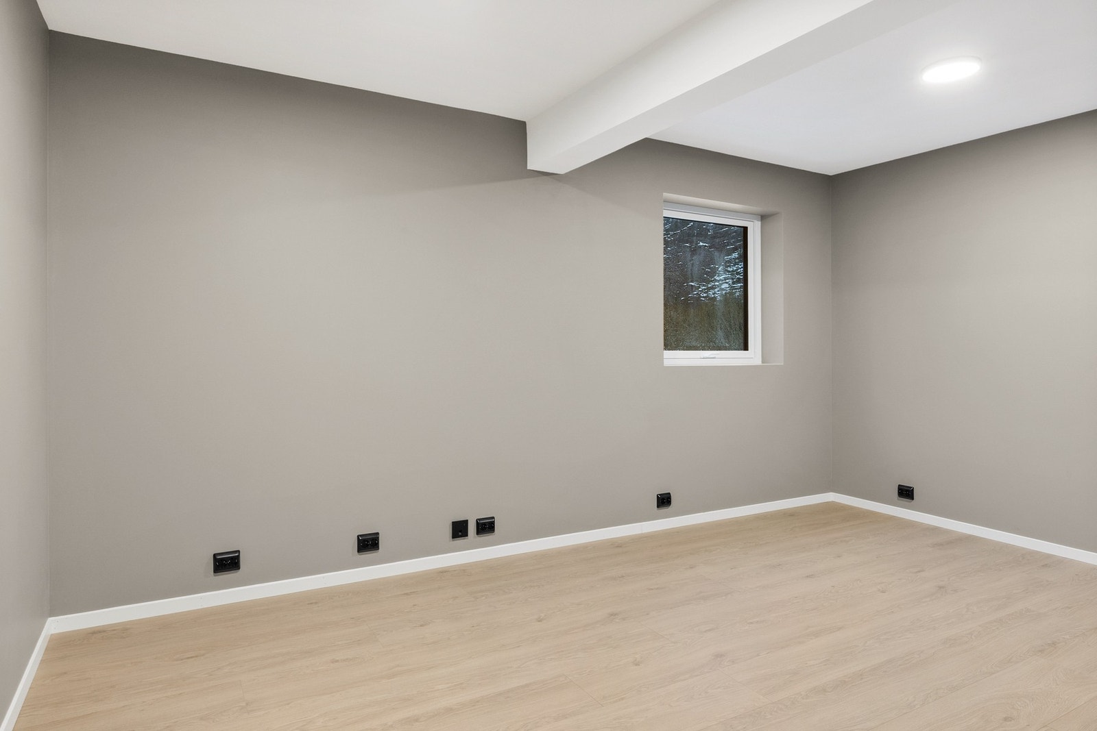 Boligens fire soverom ligger i 1.etasje Galleribilde