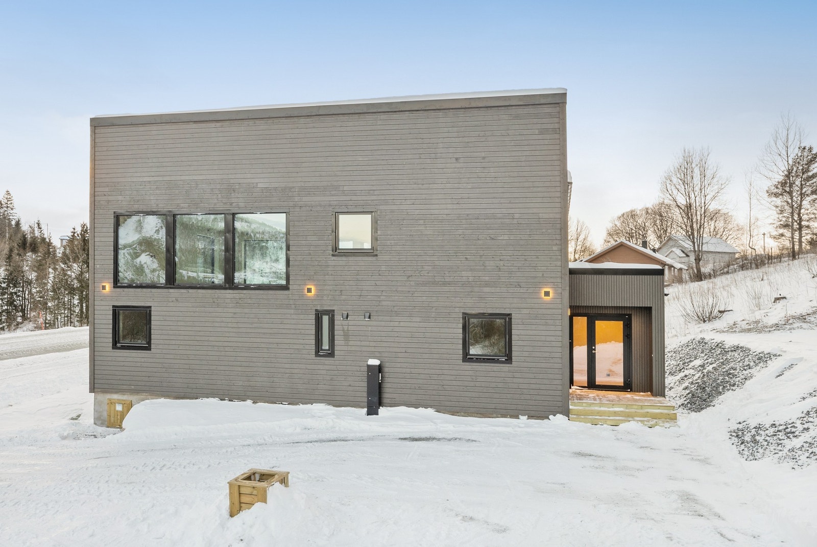 Nyoppført enebolig over to etasjer, ferdigstilt i 2025 Galleribilde
