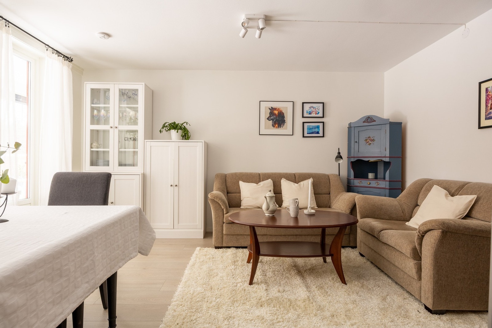 Stuen har en god planløsning som gjør de enkelt å innrede. Galleribilde