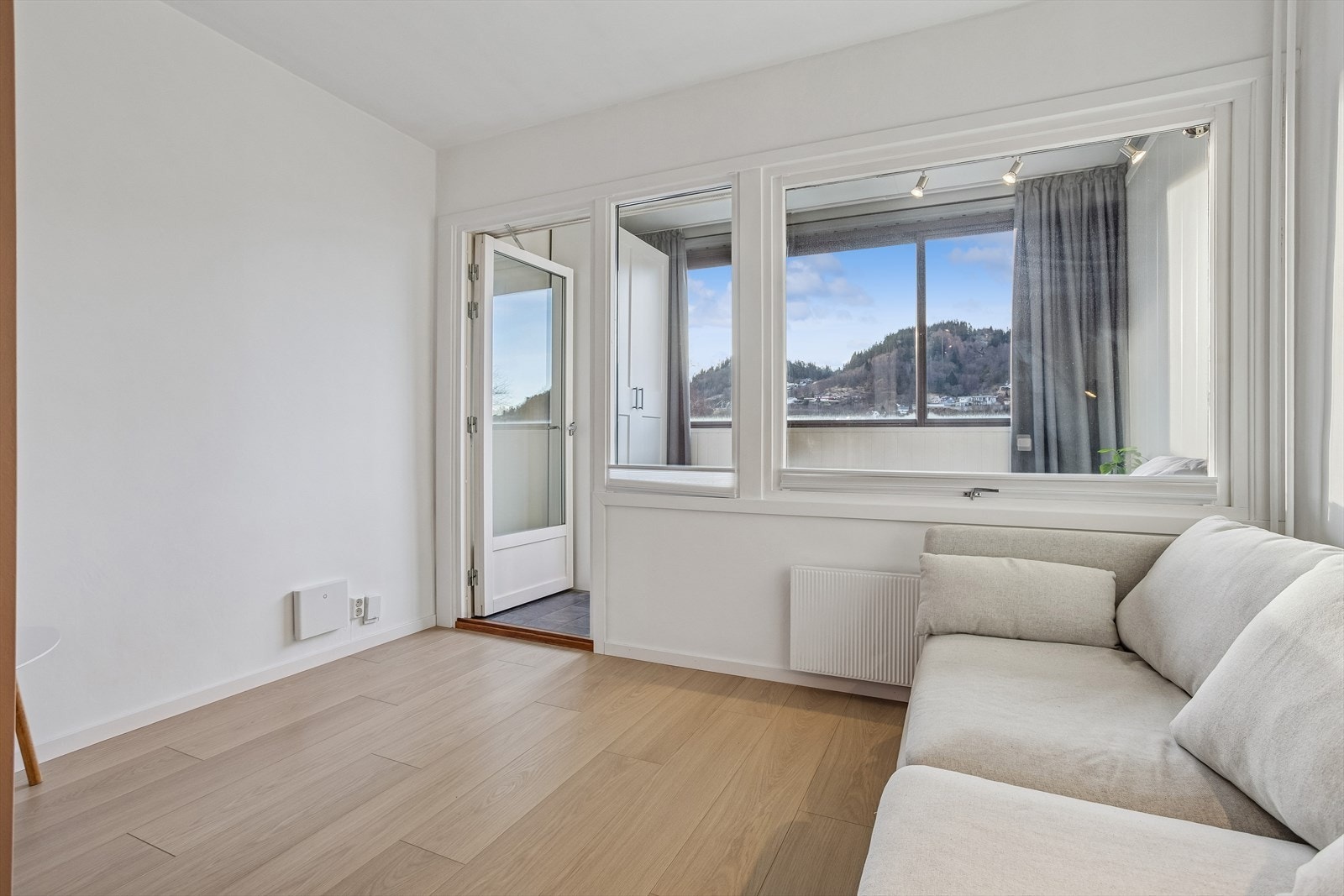 Grunnpakke for TV og internett er, i likhet med varme og varmtvann, inkludert i felleskostnadene. Galleribilde