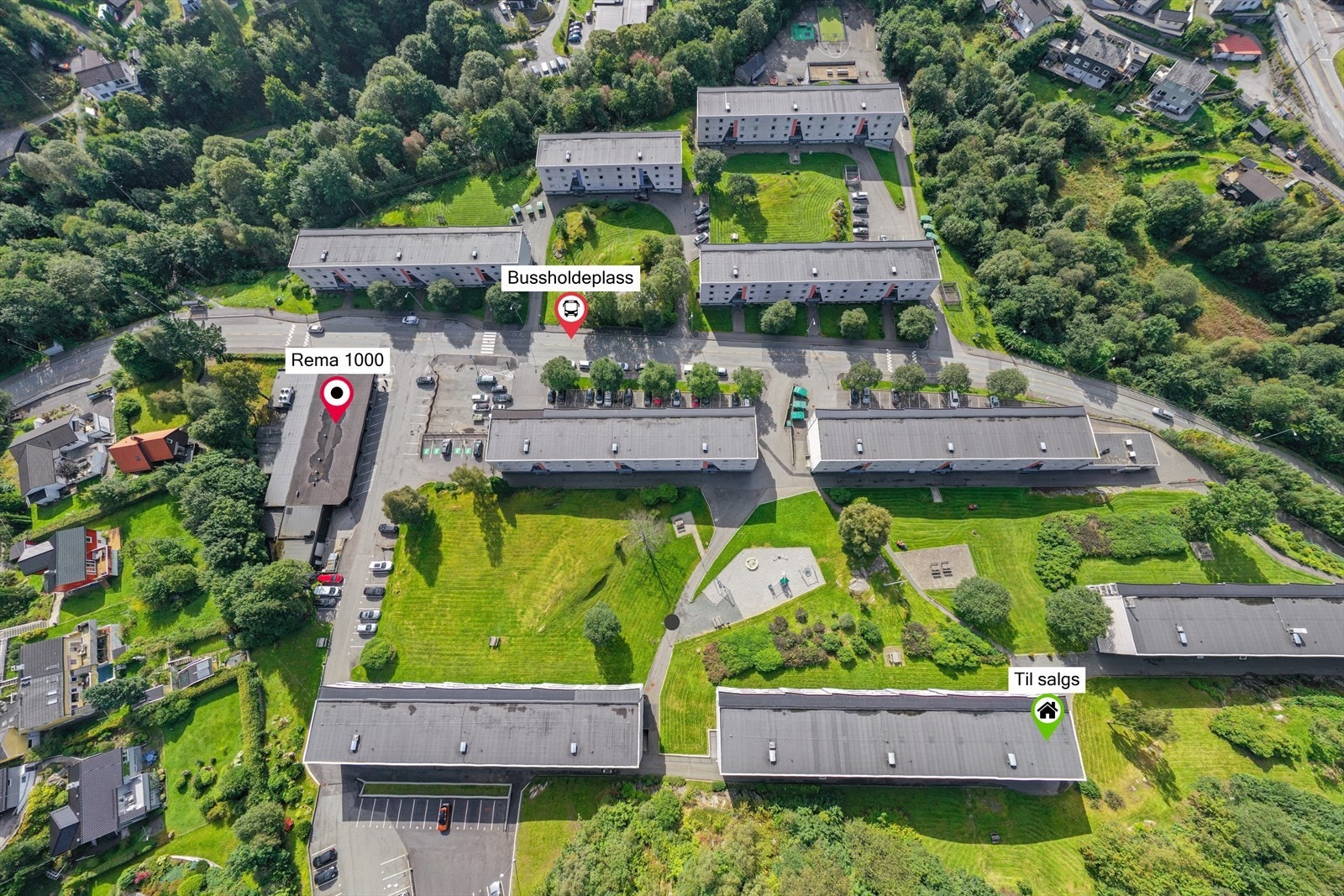 Buss og shopping i umiddelbar nærhet. Galleribilde