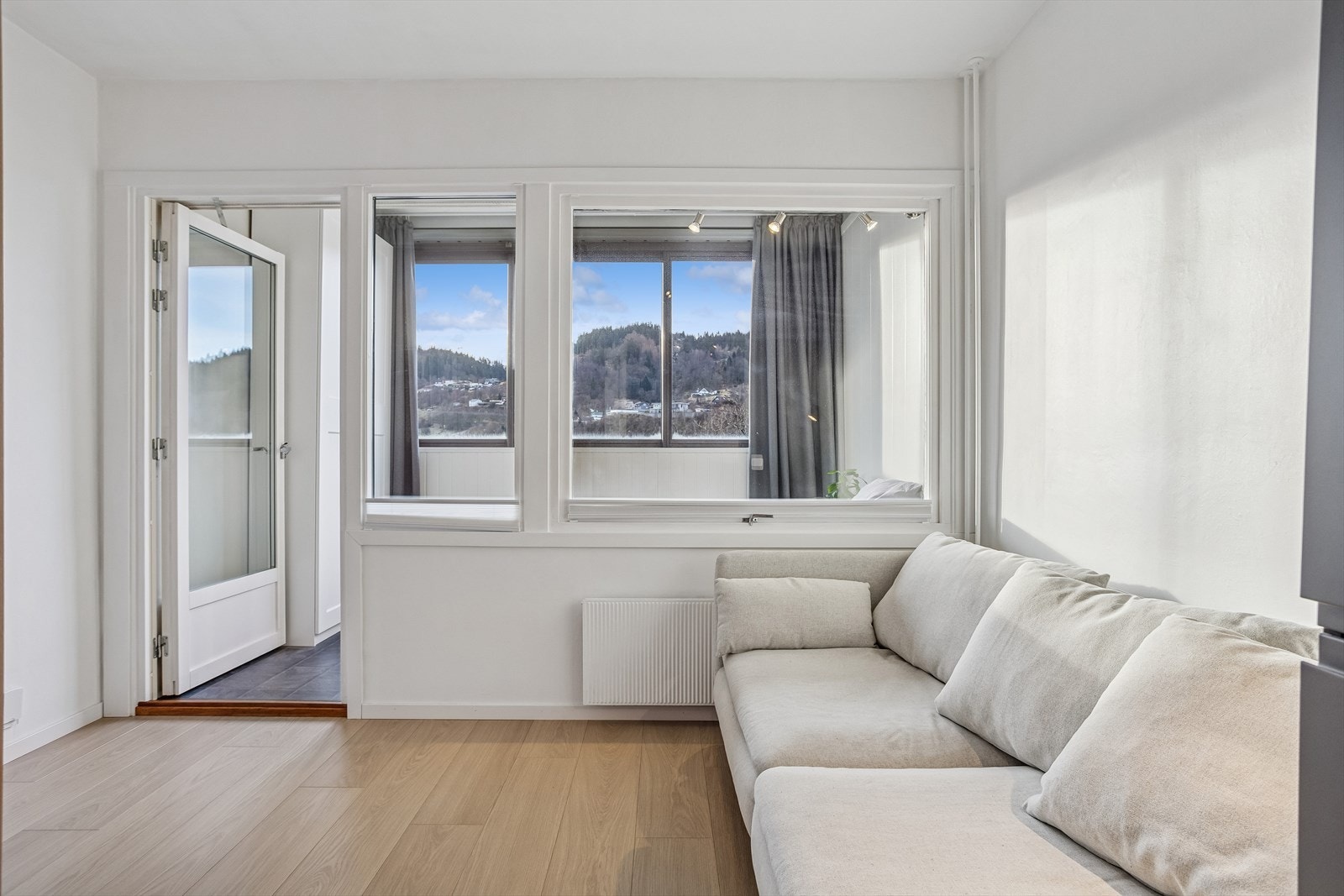 Rommet har oppgraderte vegg- og himlingsflater fra 2021/2022. Galleribilde