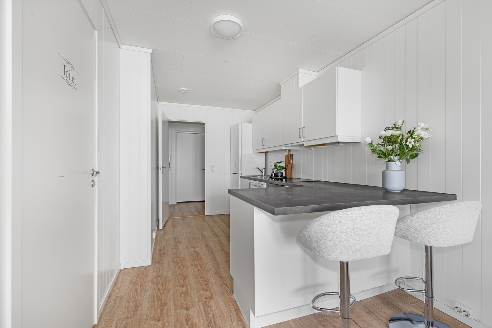 Ved kjøkkenøyen er det plass til barkrakker Galleribilde