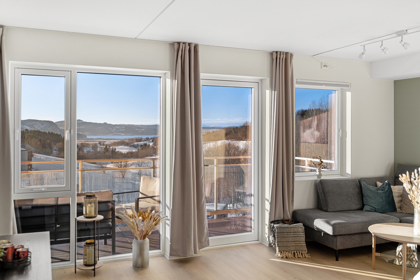 Boligen kan by på helt nydelige sol- og utsiktsforhold. Galleribilde