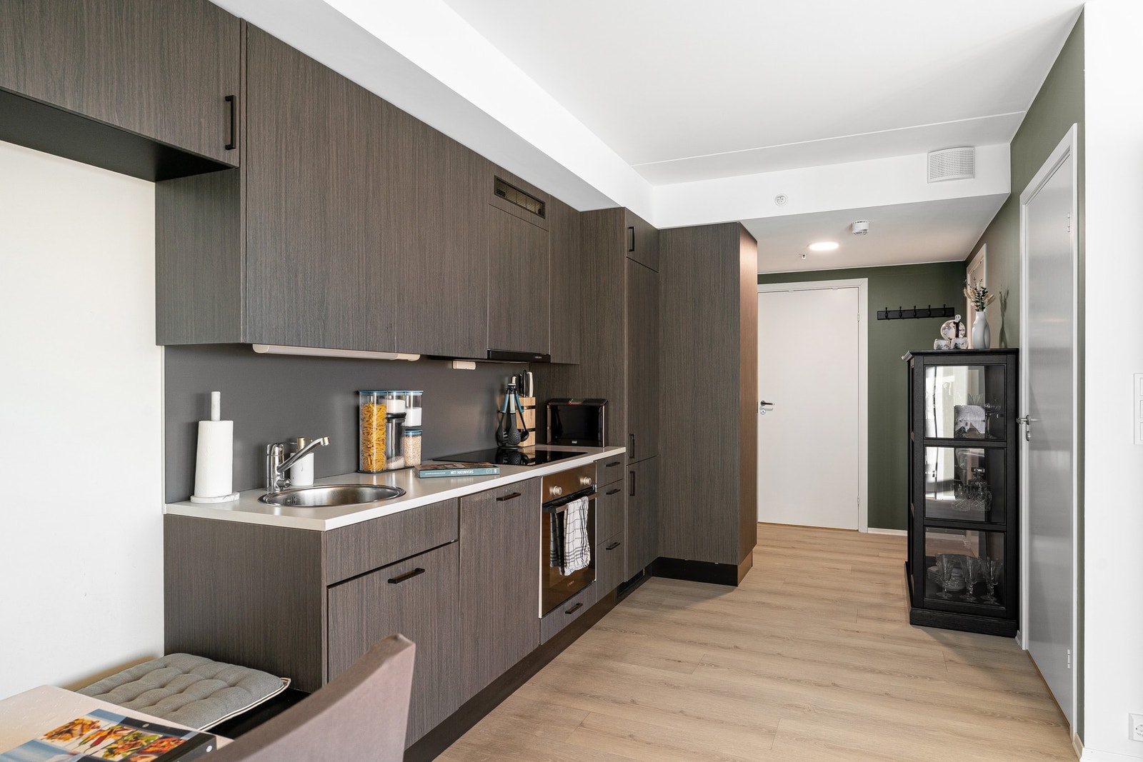 Leiligheten har innvendig bod for ekstra lagring. Galleribilde