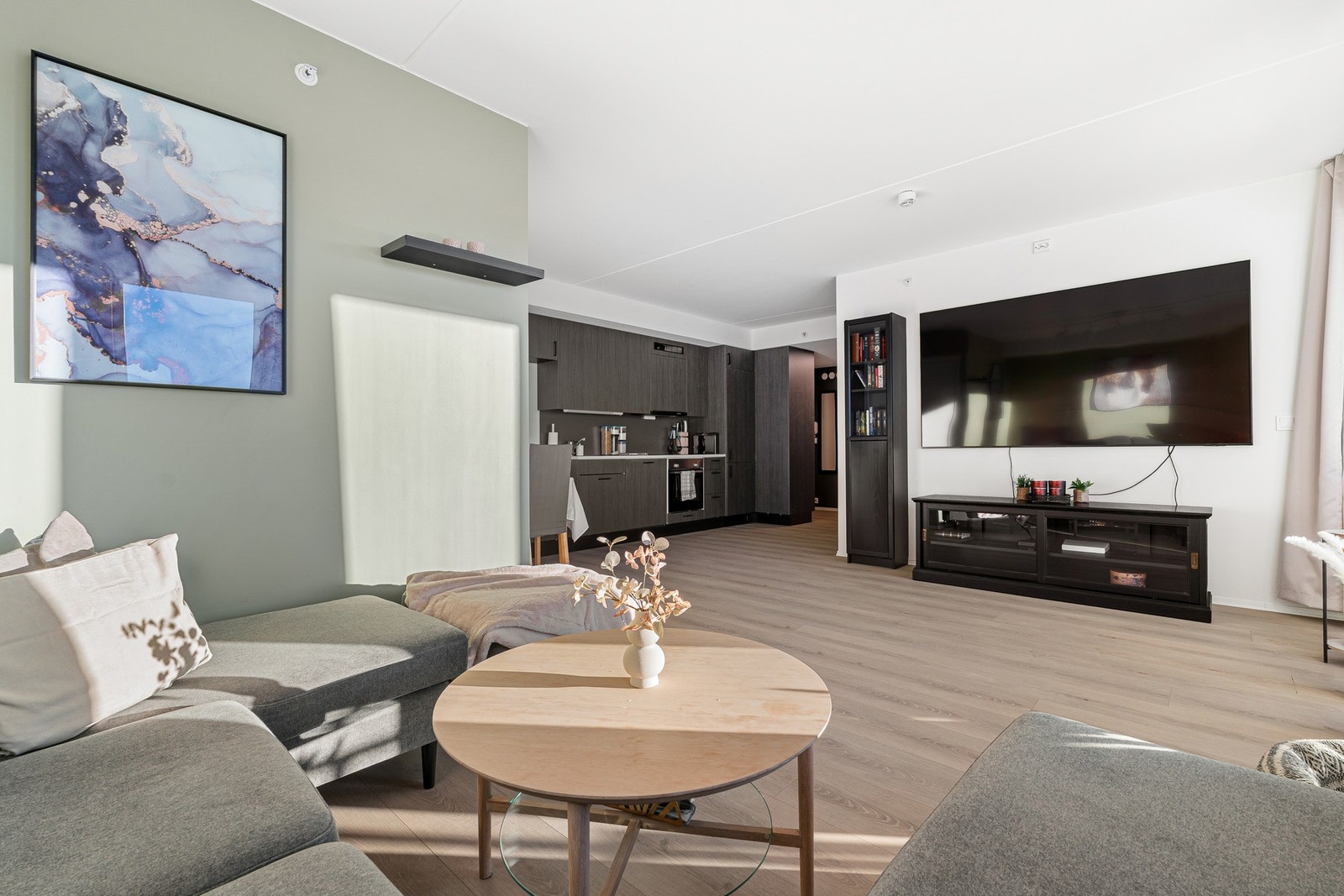 Det er mulig å etablere et soverom ved bruk av areal fra stue. Galleribilde