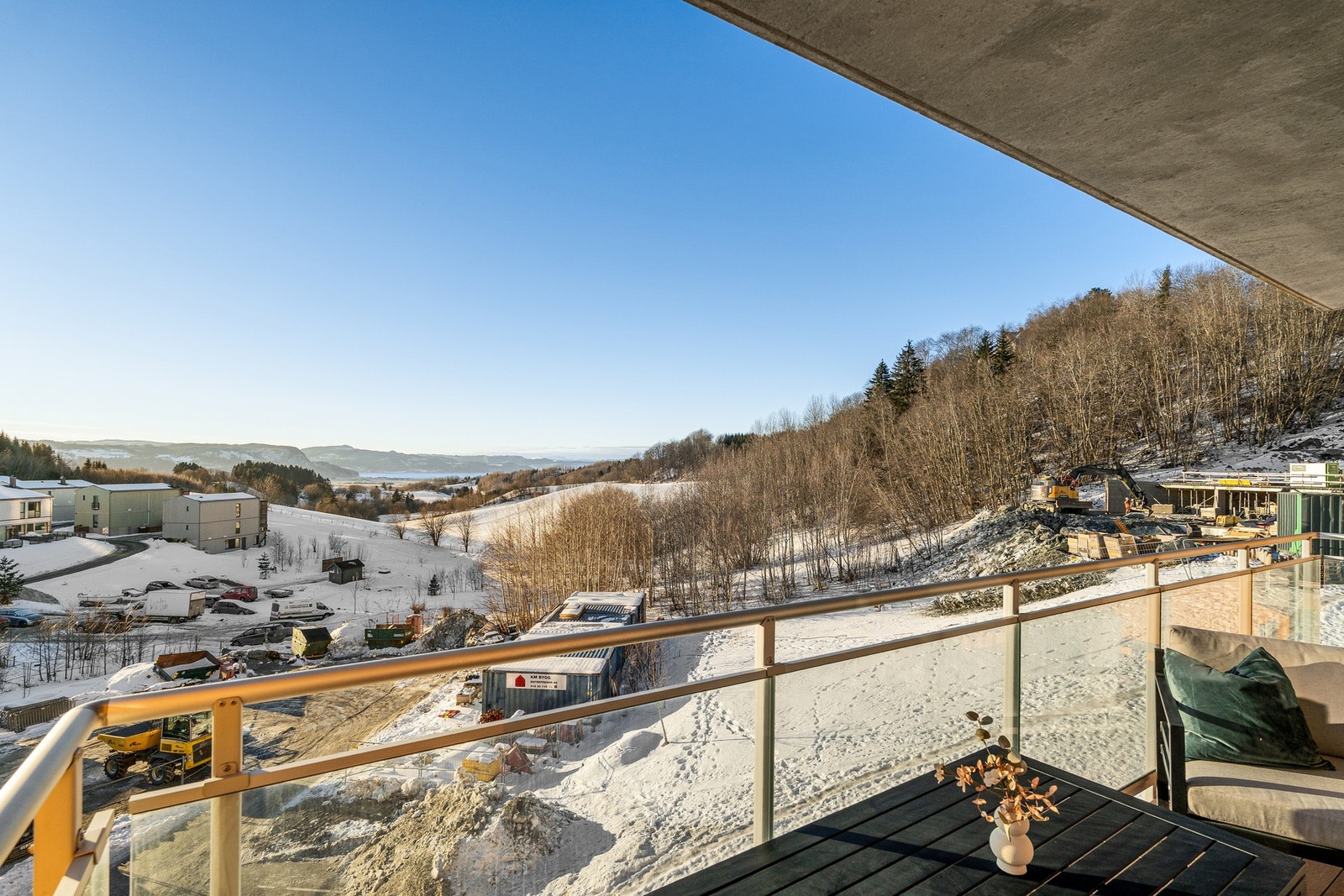 Balkongen er sør/vest vendt. Galleribilde