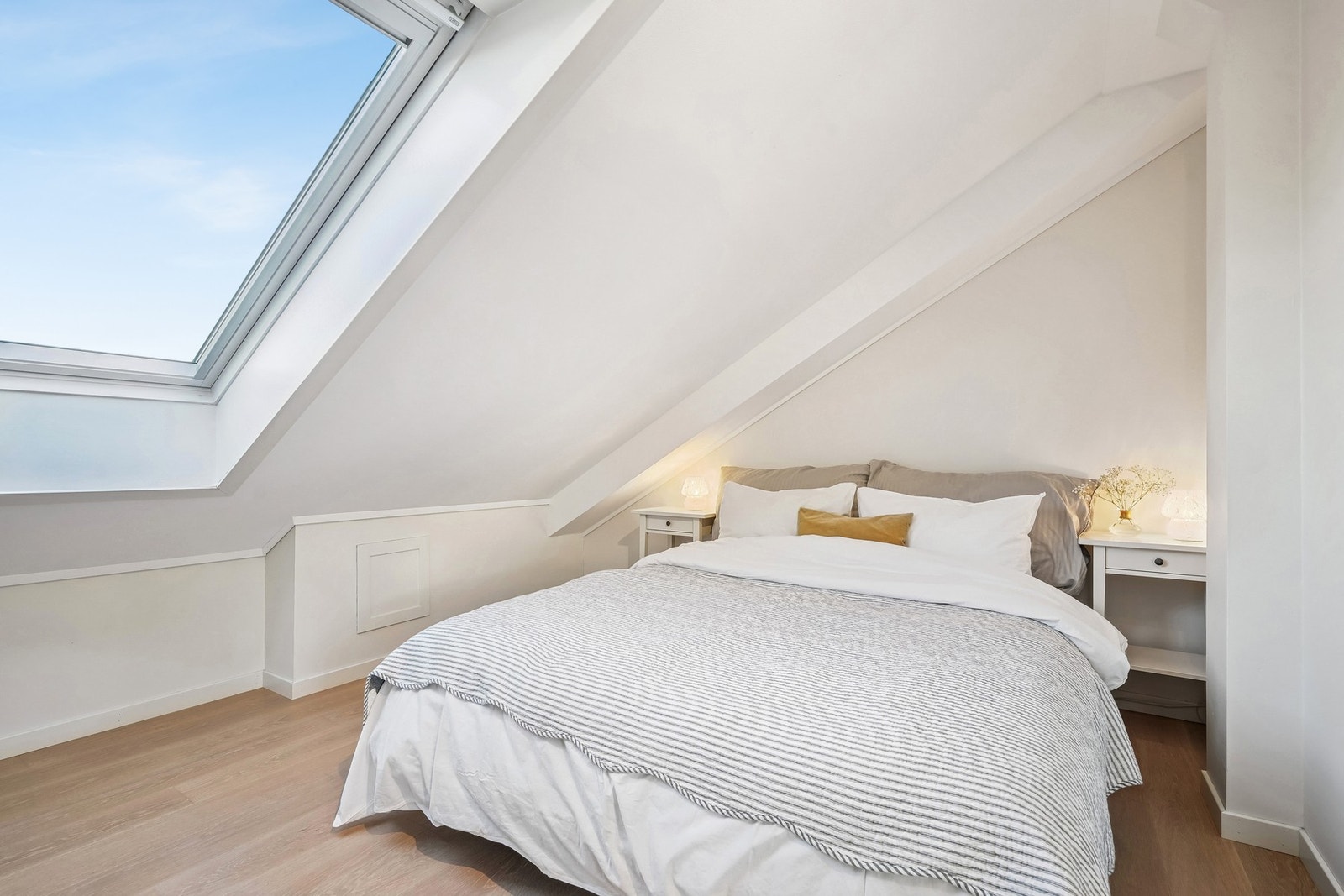 Soverommet på loftet er lyst og luftig. Galleribilde