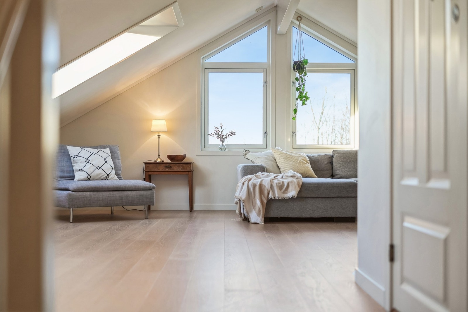 Her kan man enkelt innrede med stor sofagruppe og annen tilhørende møblering. Galleribilde