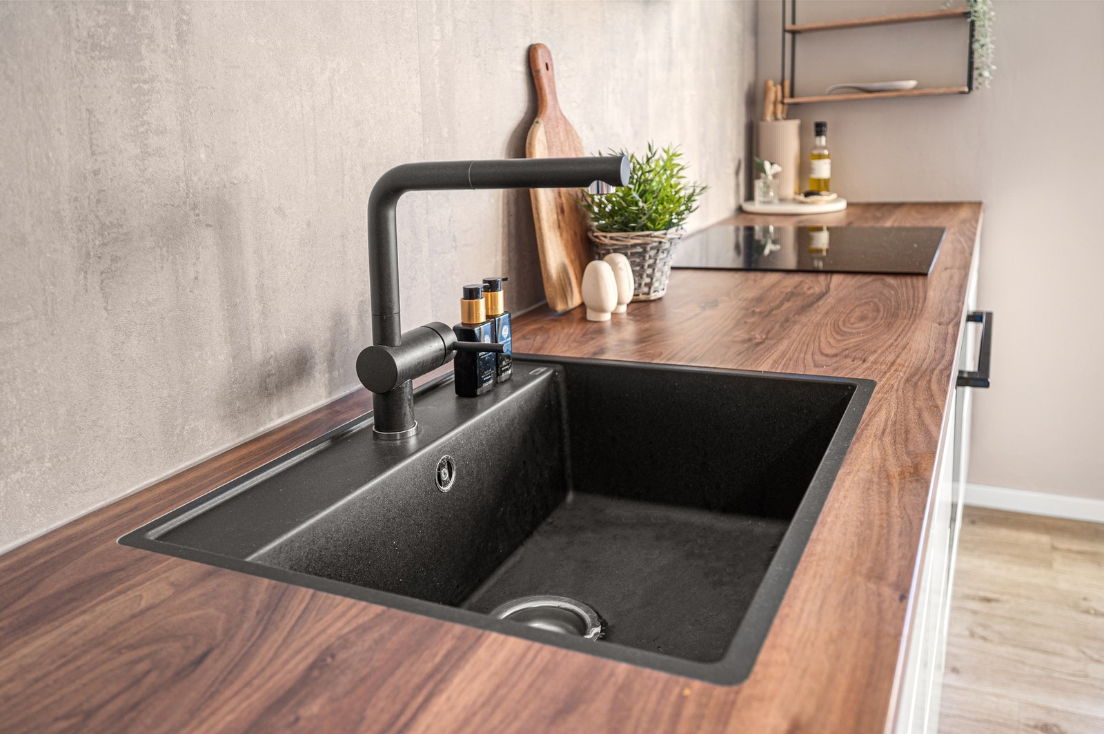 Godt med skap- og benkeplass. Galleribilde