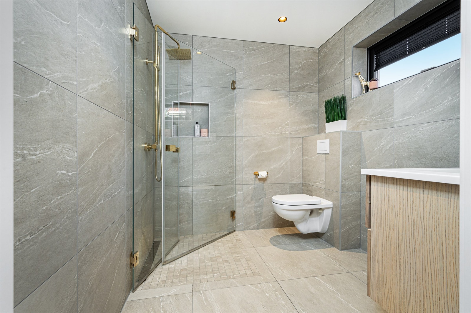 Flislagt bad i 2.etasje med varmekabler i gulv Galleribilde