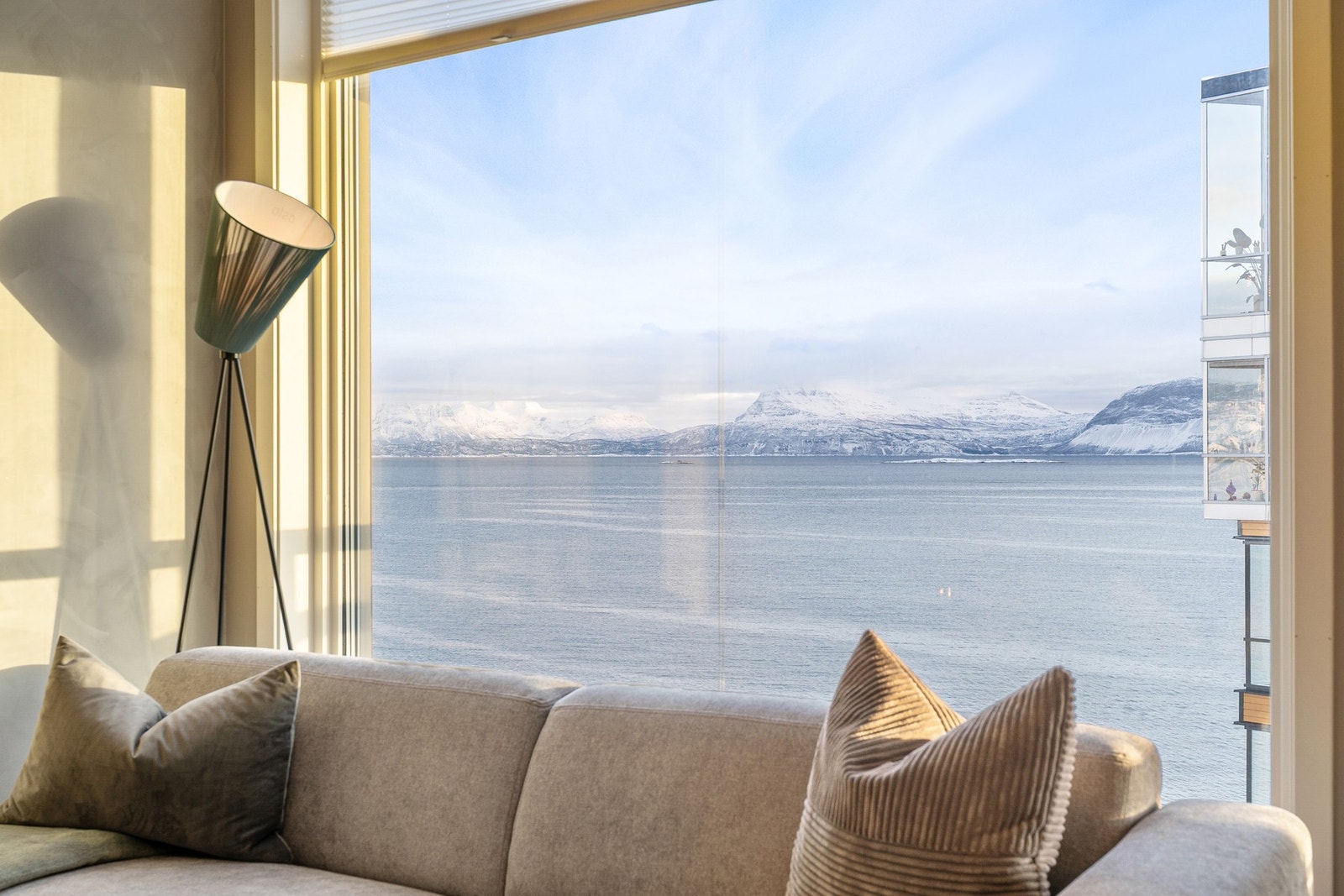 Leiligheten har en attraktiv beliggenhet - nært sjøen og sentrum Galleribilde