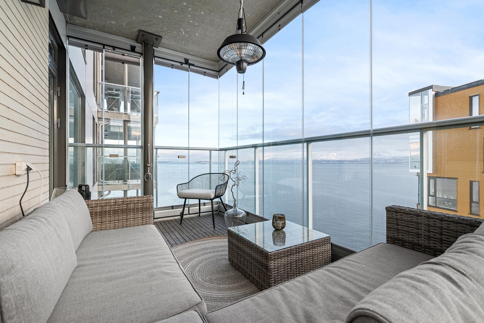 Innglasset balkong med åpningsbare glass Galleribilde