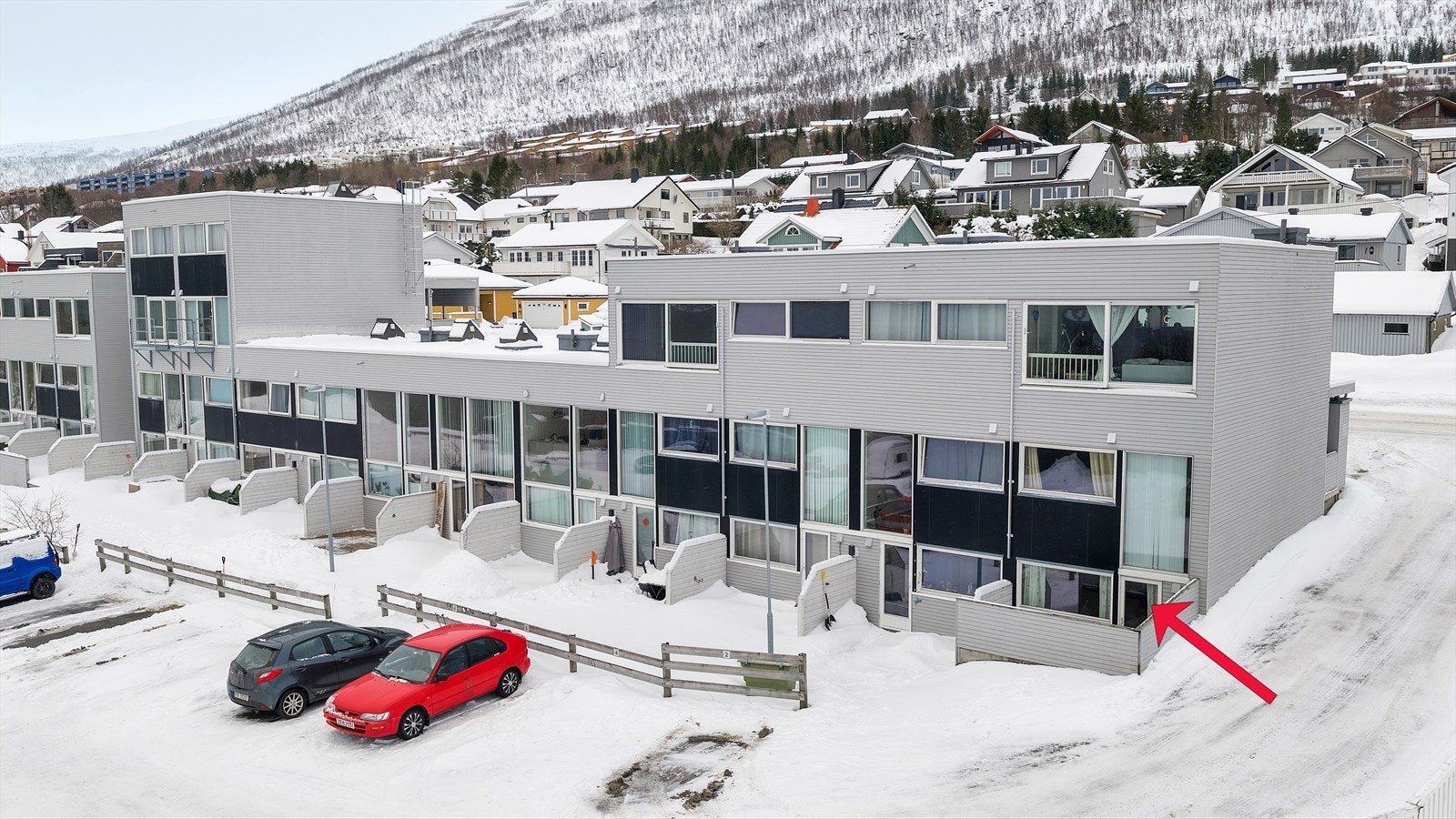 Leiligheten har en flott intern-beliggenhet på enden av rekken. Galleribilde