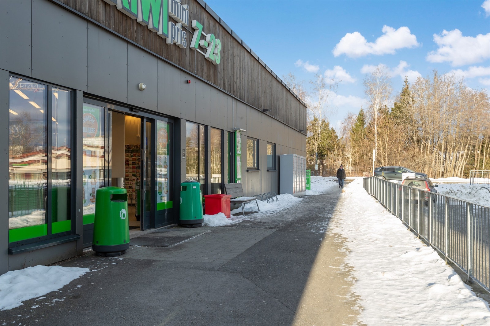 I nabobyggene finner du en nyere Kiwi-butikk og tannlegesenter Galleribilde