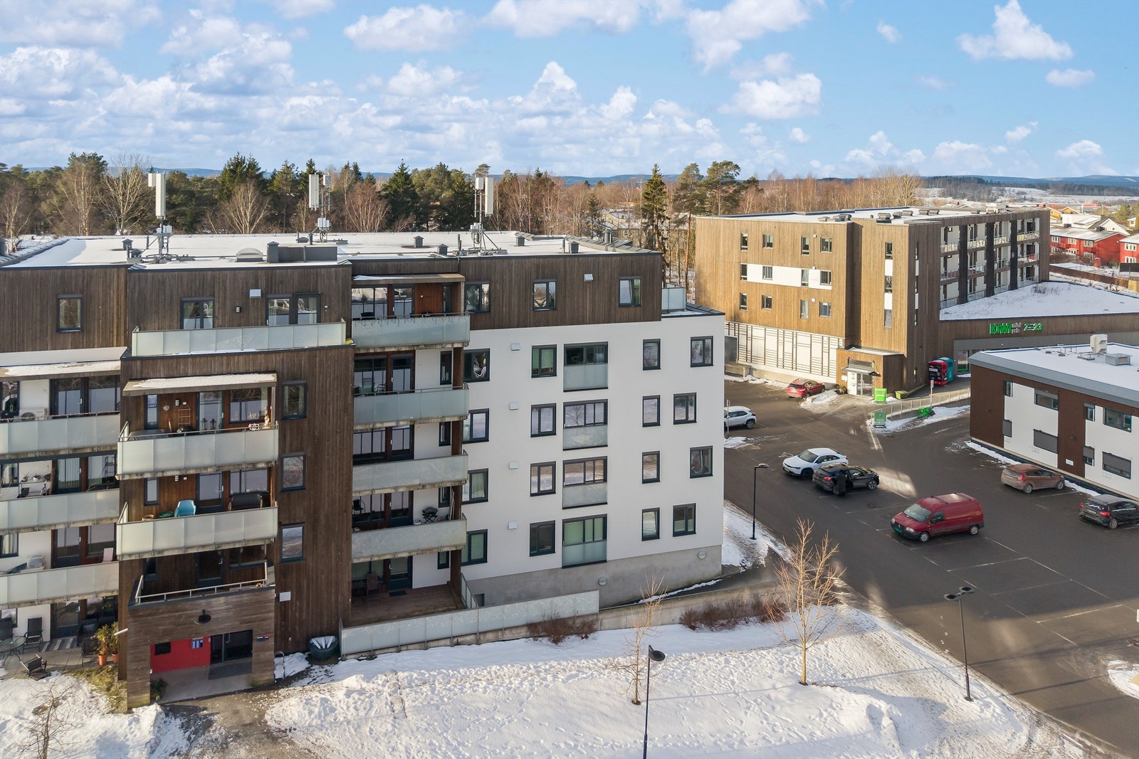 Det er gangavstand til Ski sentrum, og både bussholdeplass og Kiwi ligger bare et steinkast unna Galleribilde