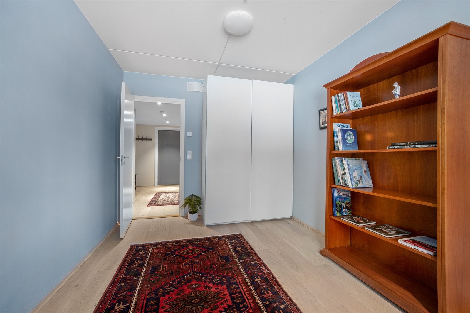 Begge soverommene har garderobeskap Galleribilde