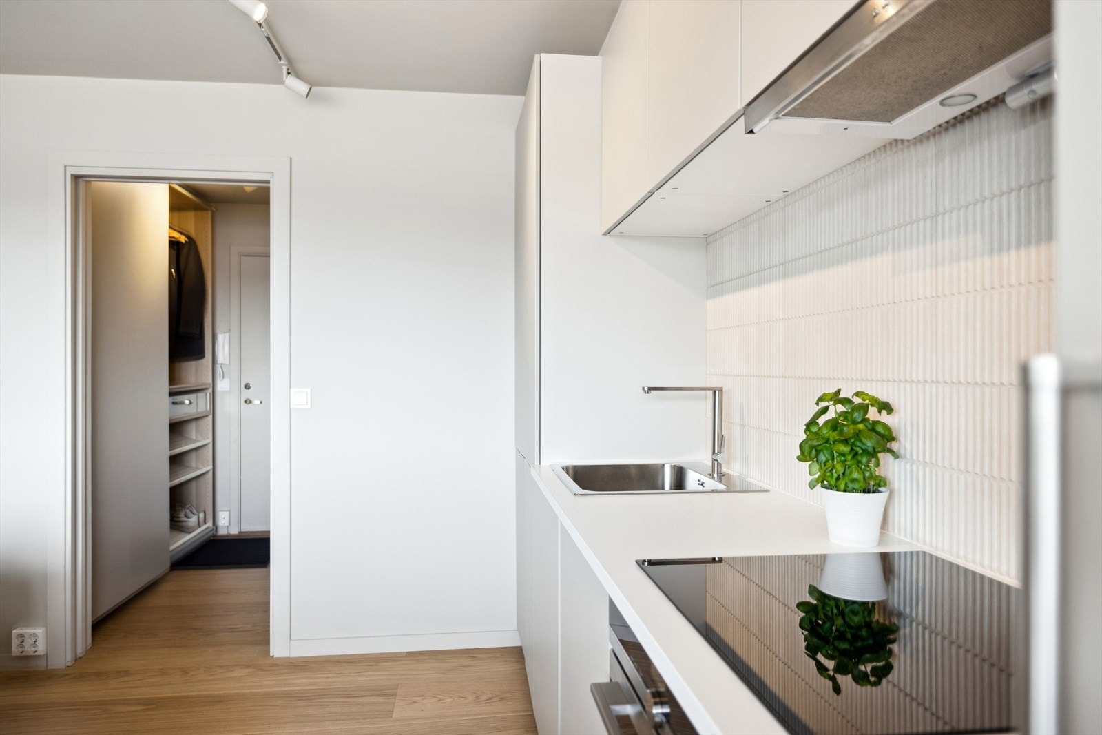 Kjøkken og entré Galleribilde