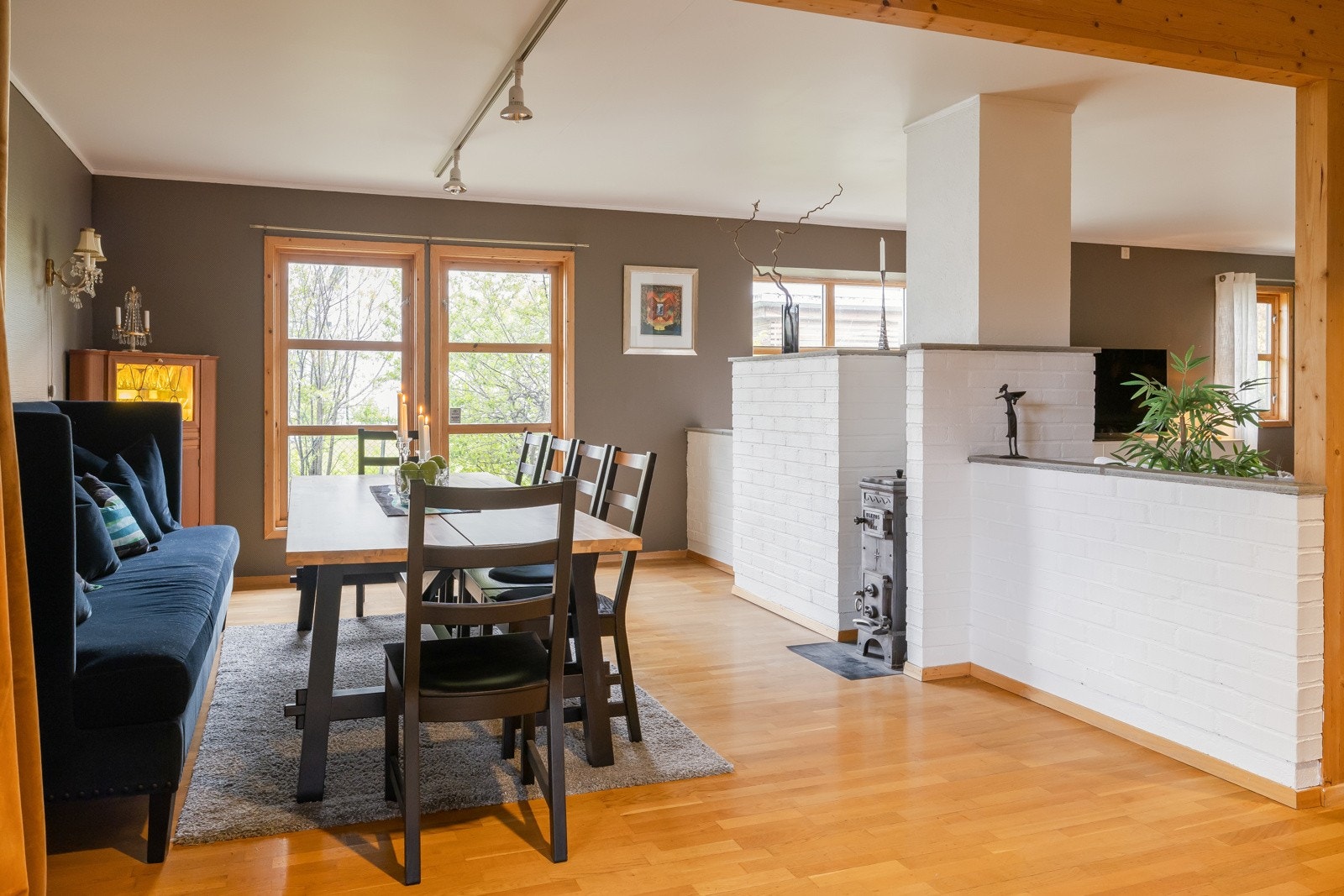 Boligen har varmepumpe i tillegg til vedovn. Galleribilde