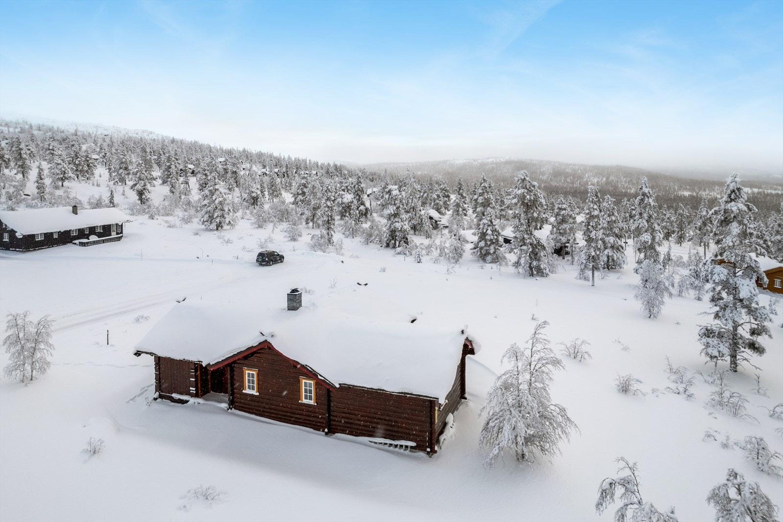 Hytta ligger fint til med en fantastisk utsikt Galleribilde