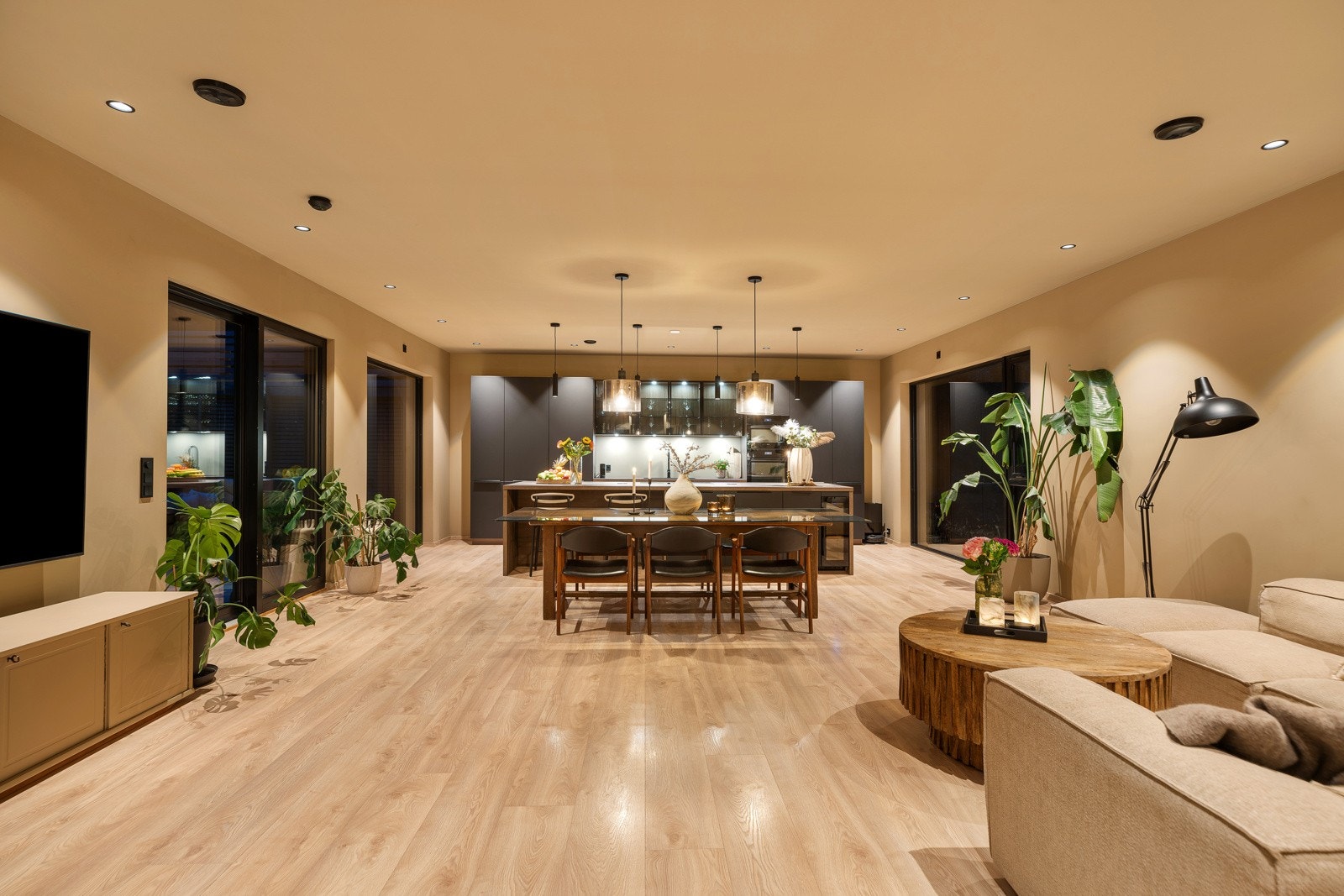 Kjøkken/stue kveld Galleribilde