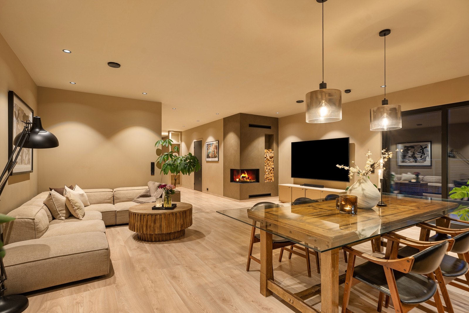 Kjøkken/stue kveld Galleribilde