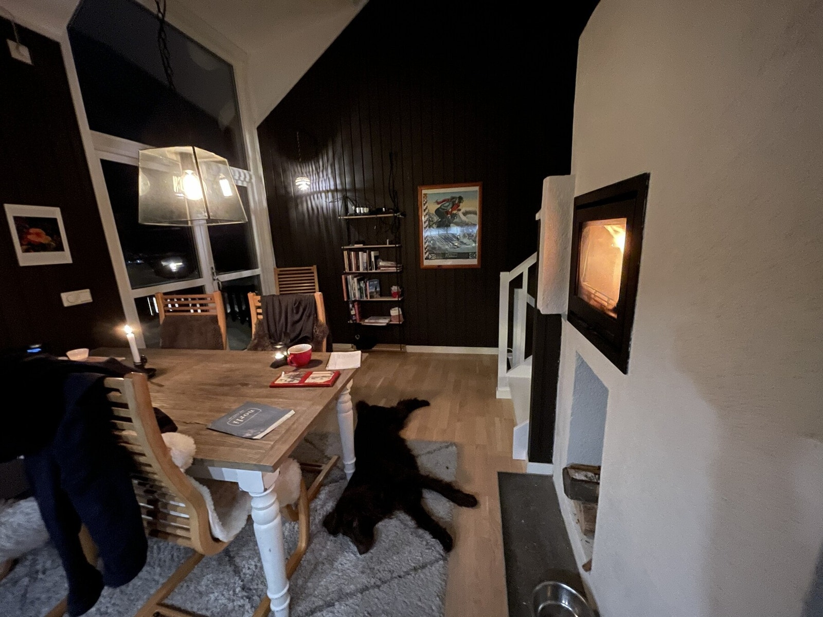 Stemningsbilde fra kjøkken og spisestue. Galleribilde