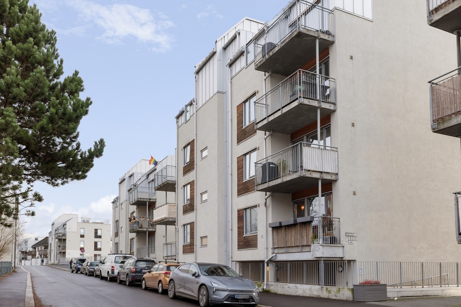 Bygget er fra 2007 og har heisadkomst til alle etasjer. Galleribilde